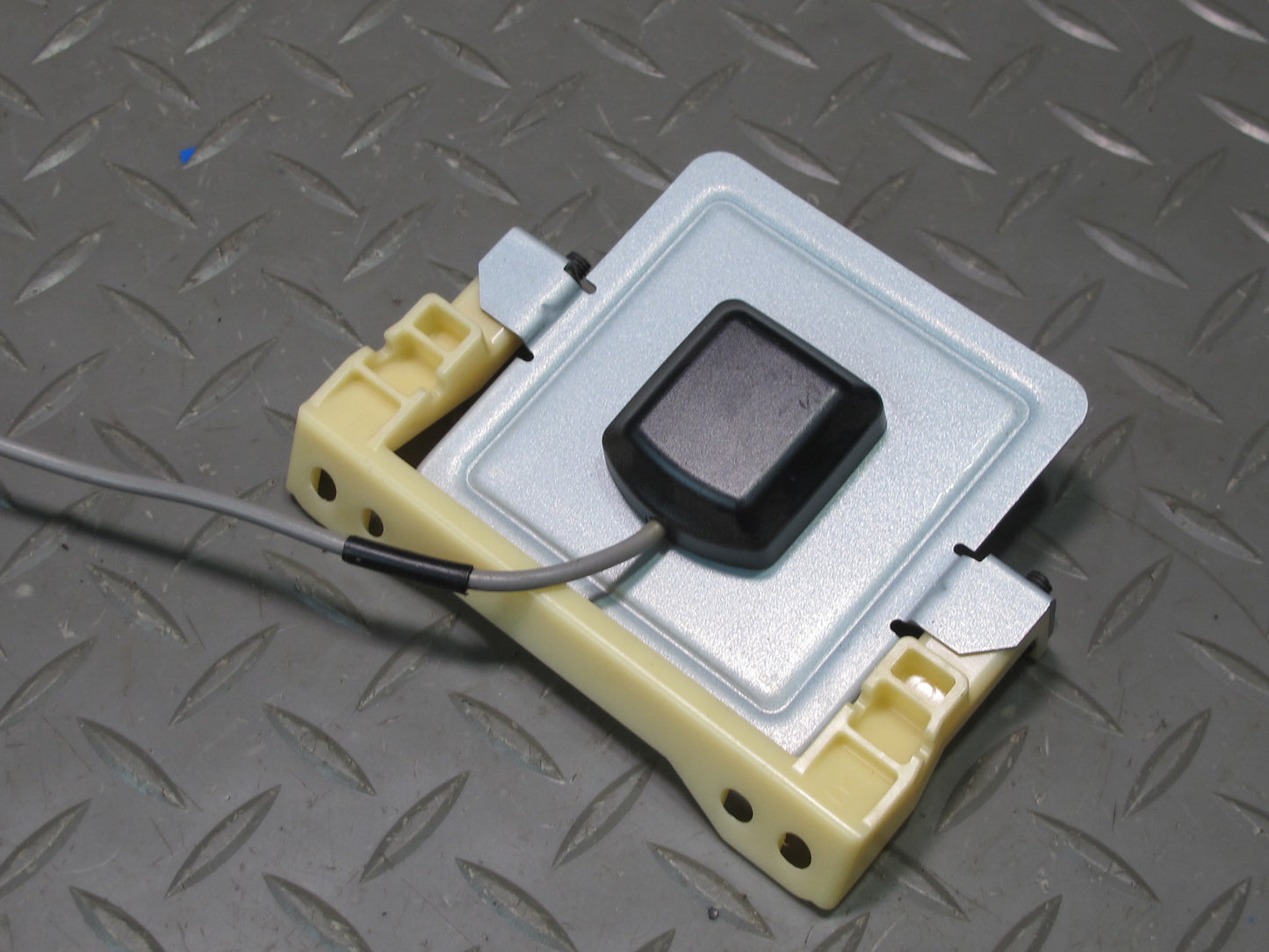 2003-2007 Lexus J100 LX470 Navigation Antenna Control Module 86860-60080