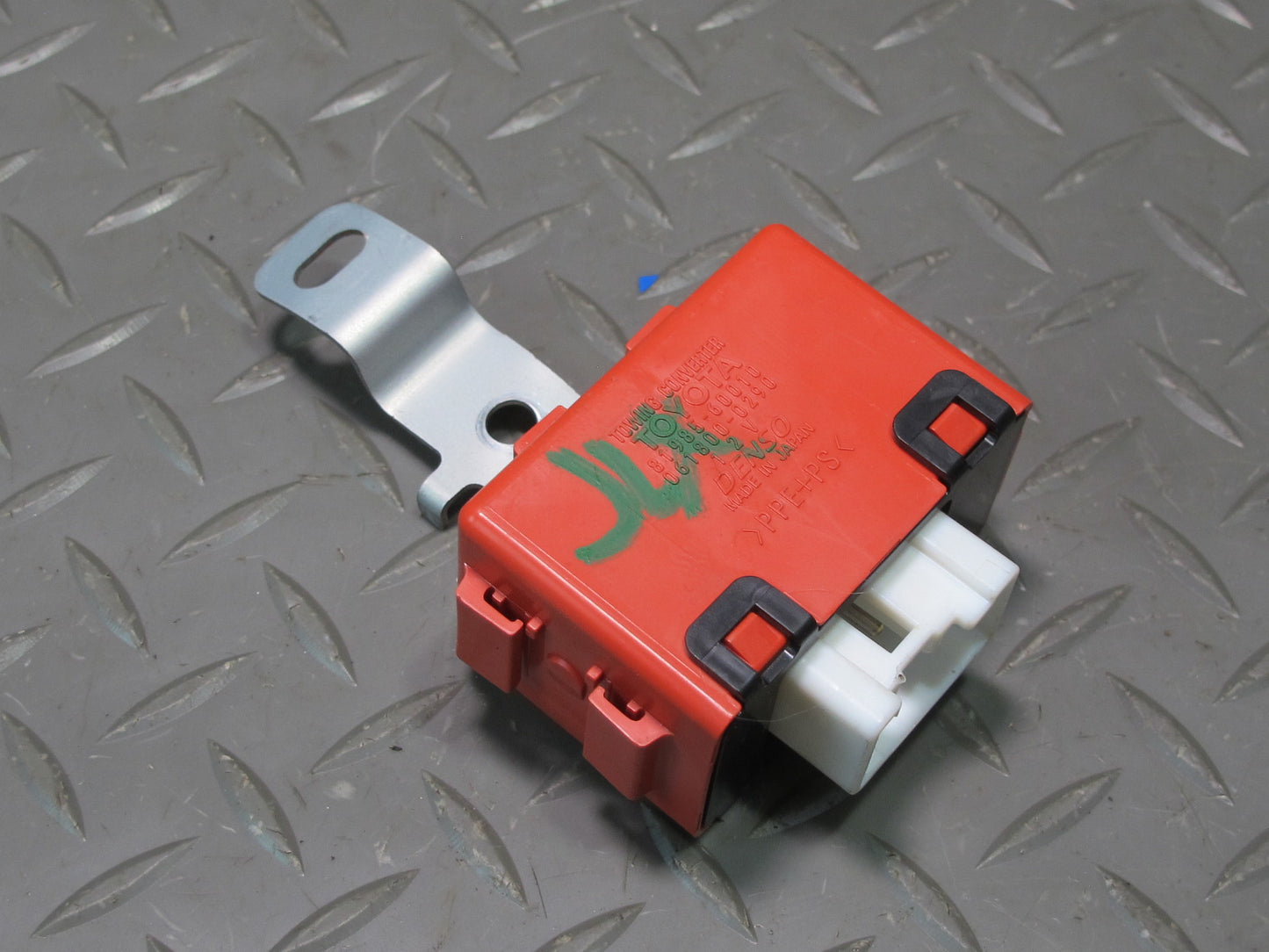 2003-2007 Lexus UZJ100L LX470 Towing Converter Computer Control Module