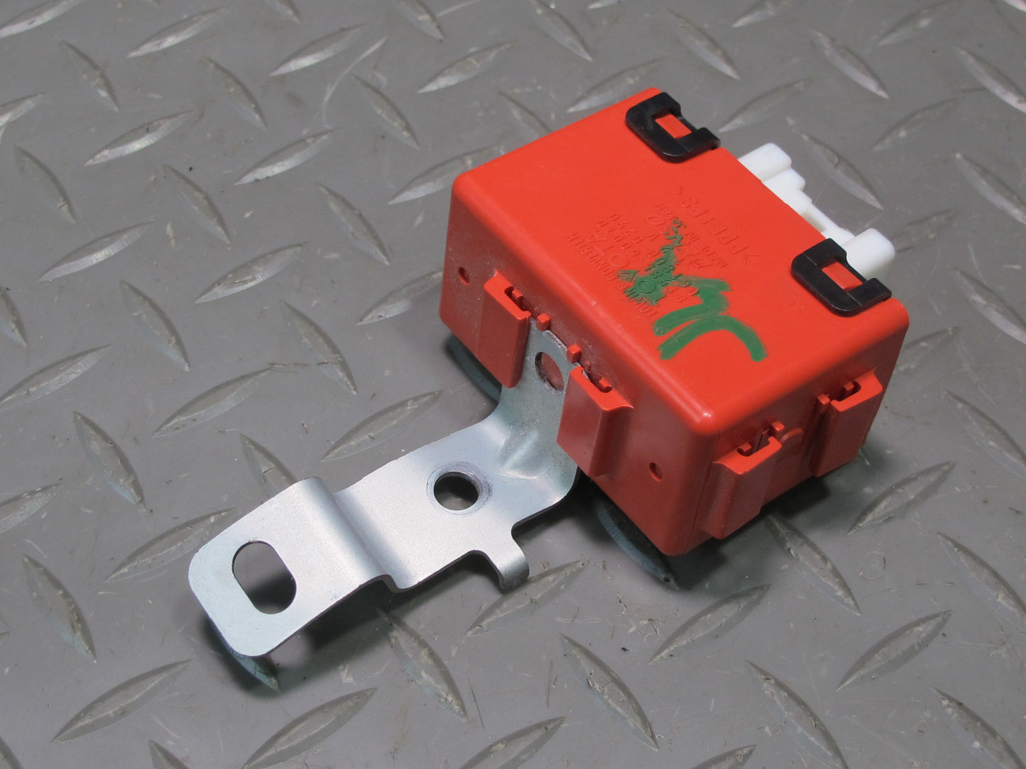 2003-2007 Lexus UZJ100L LX470 Towing Converter Computer Control Module