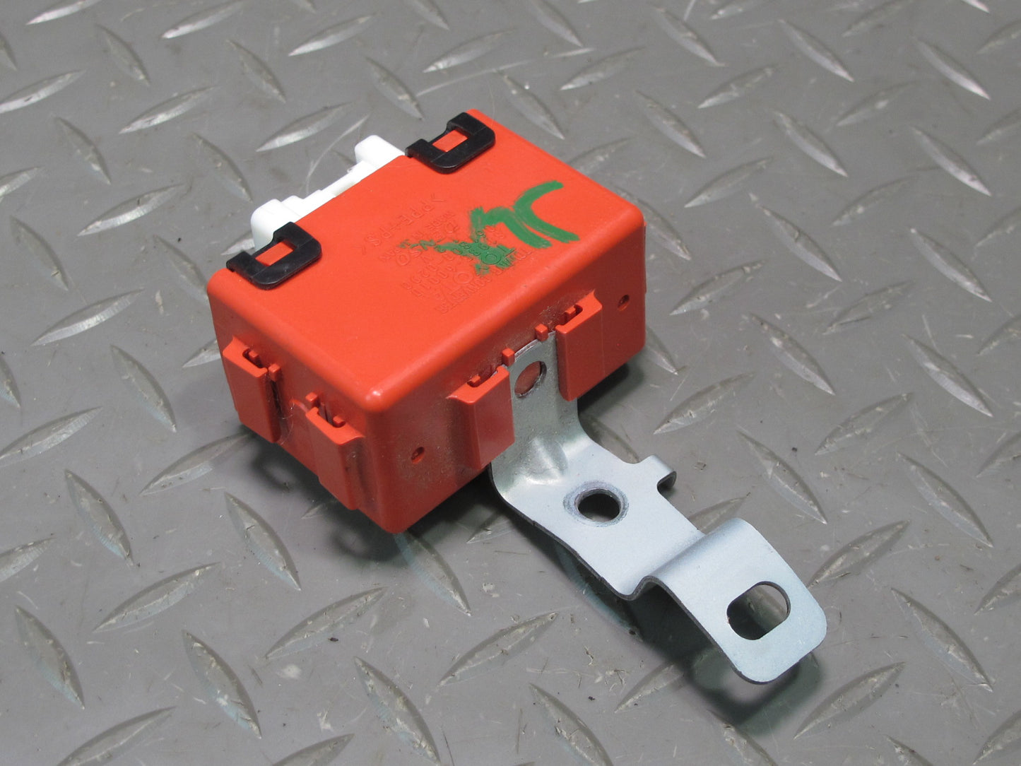 2003-2007 Lexus UZJ100L LX470 Towing Converter Computer Control Module