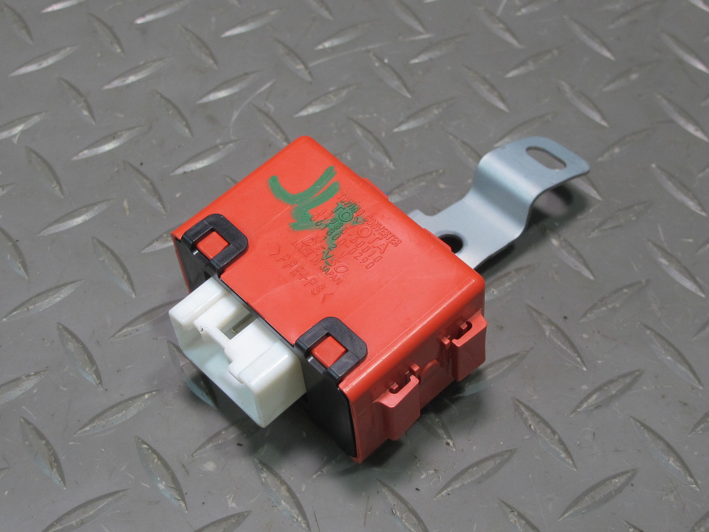 2003-2007 Lexus UZJ100L LX470 Towing Converter Computer Control Module