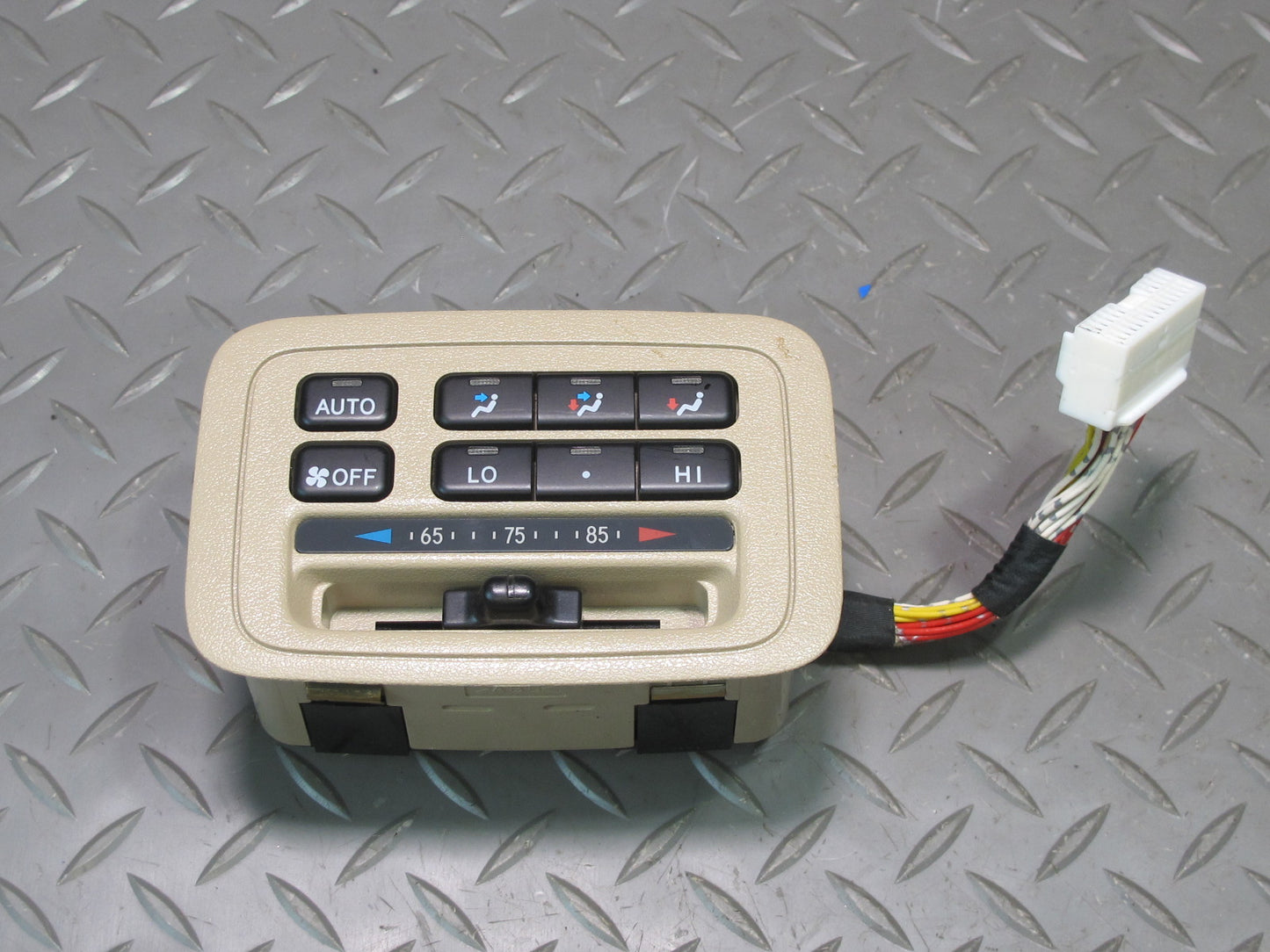 2003-2007 Lexus UZJ100L LX470 Rear A/C Heater Climate Control Switch 88610-60131