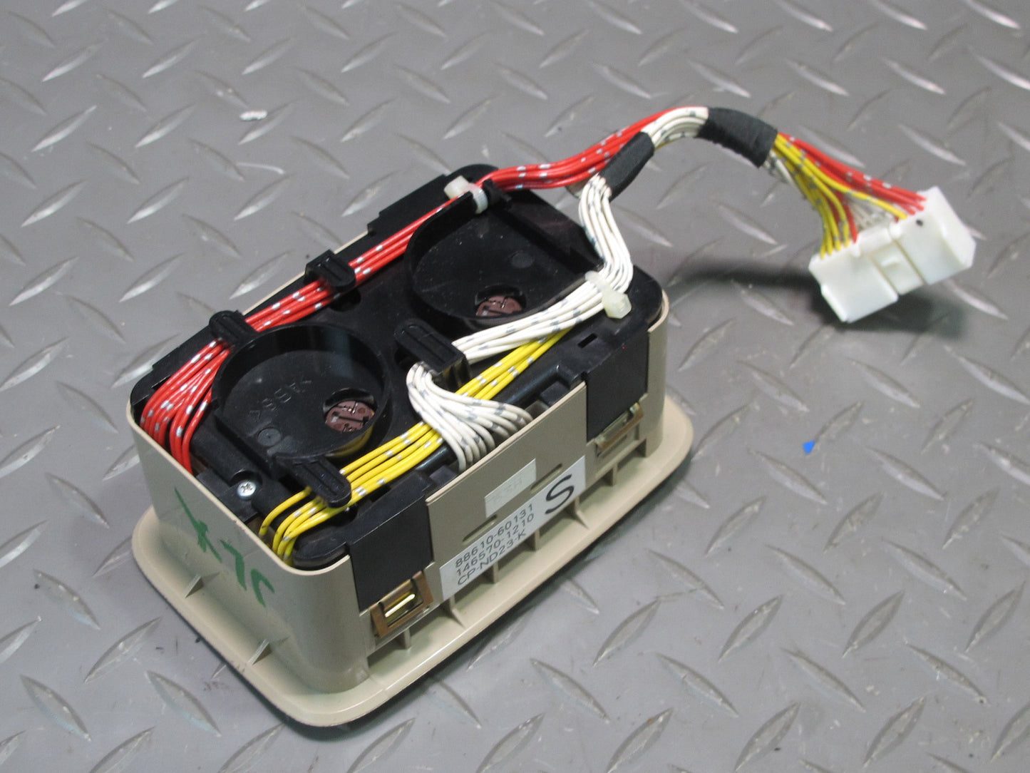 2003-2007 Lexus UZJ100L LX470 Rear A/C Heater Climate Control Switch 88610-60131