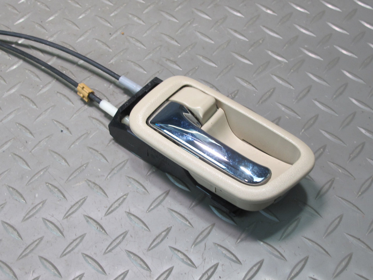 2003-2007 Lexus UZJ100L LX470 Rear Left Door Lock Latch Actuator W/ Handle