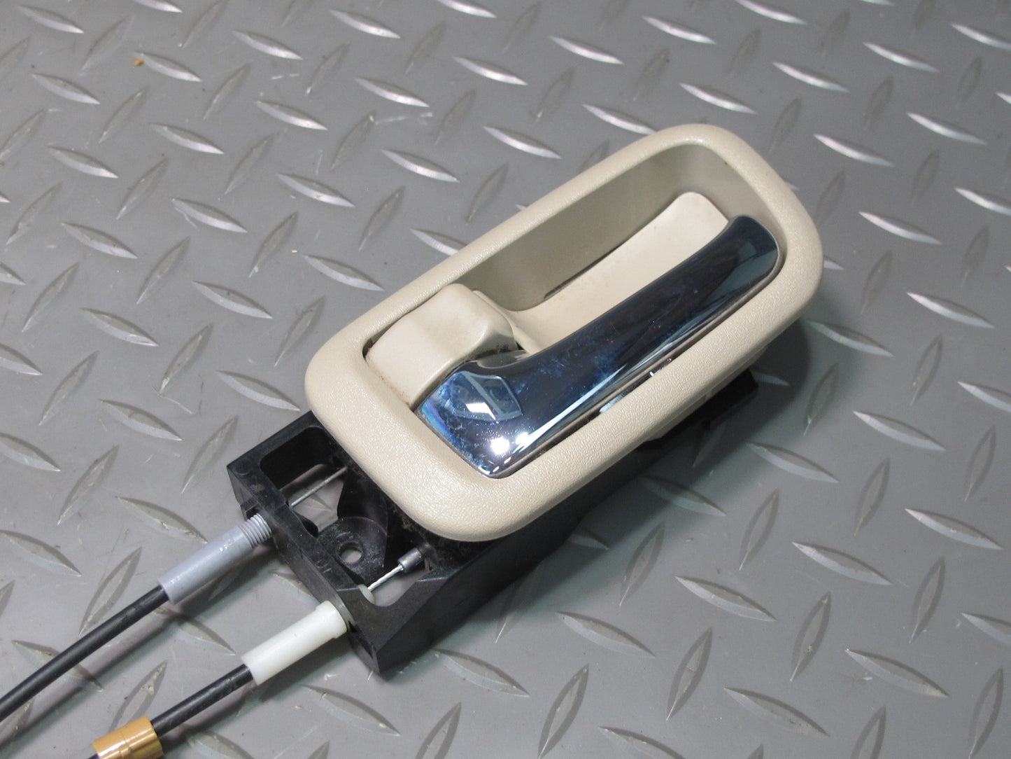 2003-2007 Lexus UZJ100L LX470 Rear Left Door Lock Latch Actuator W/ Handle