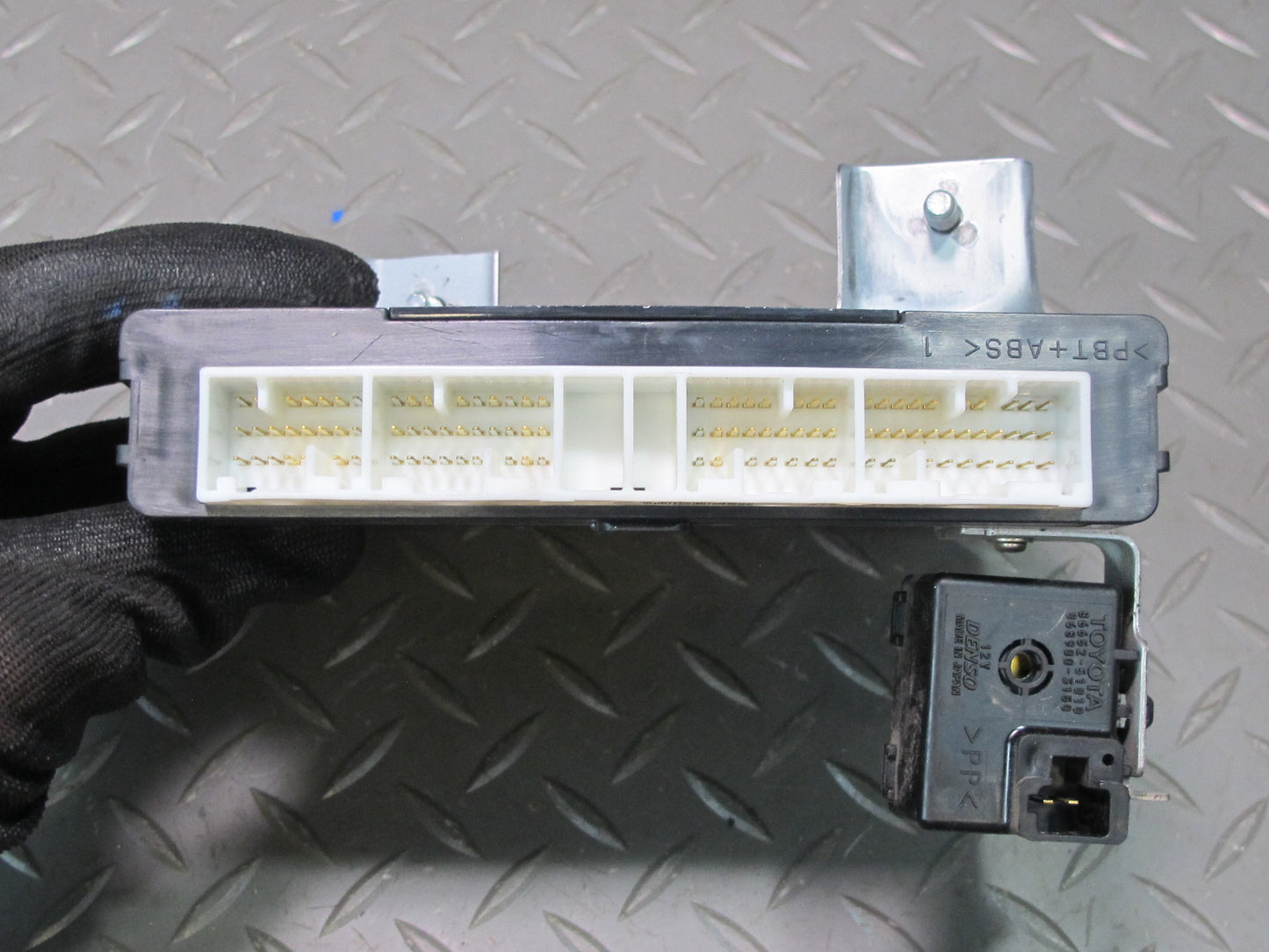 2005-2007 Lexus UZJ100L LX470 ABS VSC Traction Skid Stability Control Module