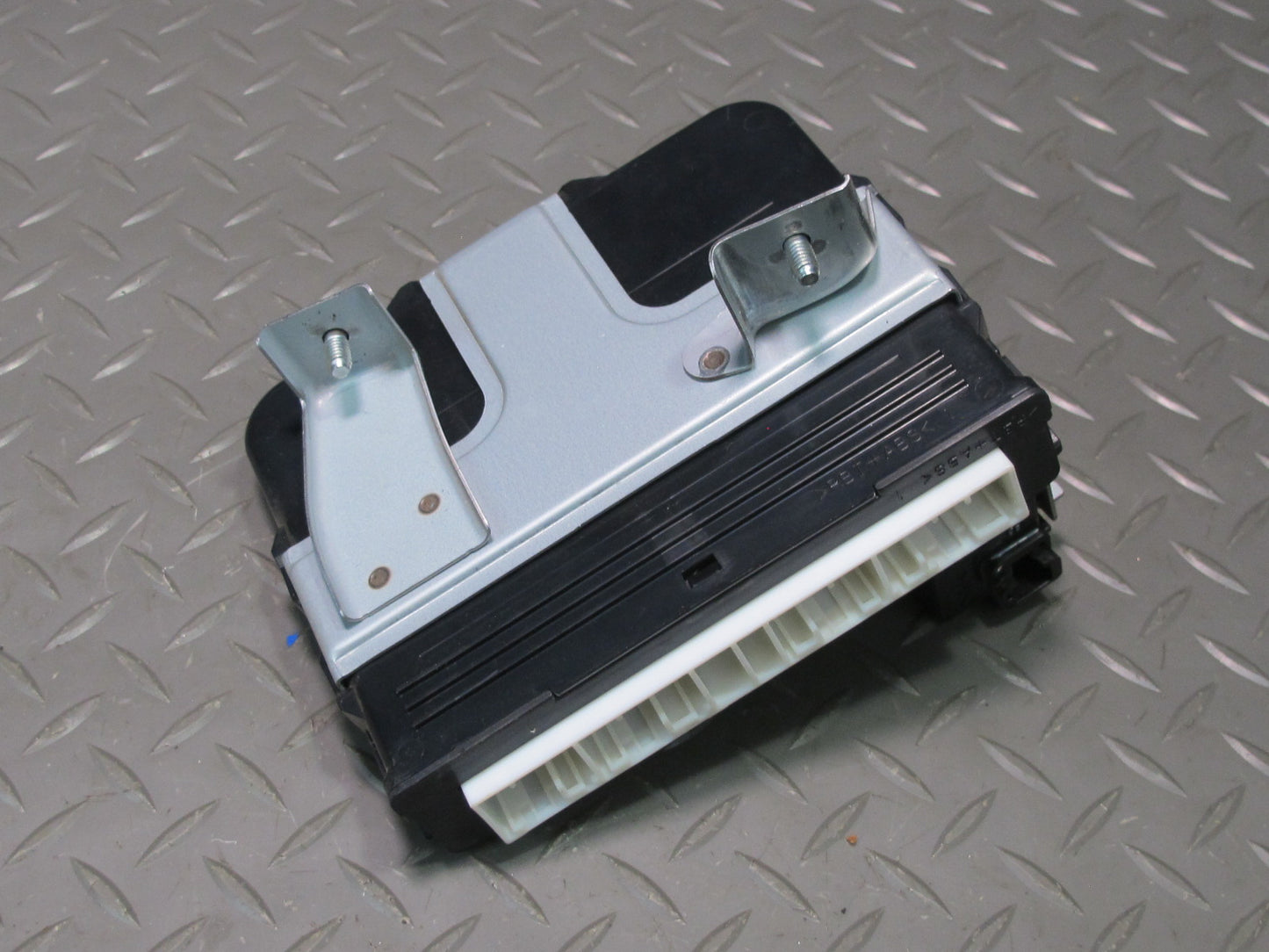 2005-2007 Lexus UZJ100L LX470 ABS VSC Traction Skid Stability Control Module