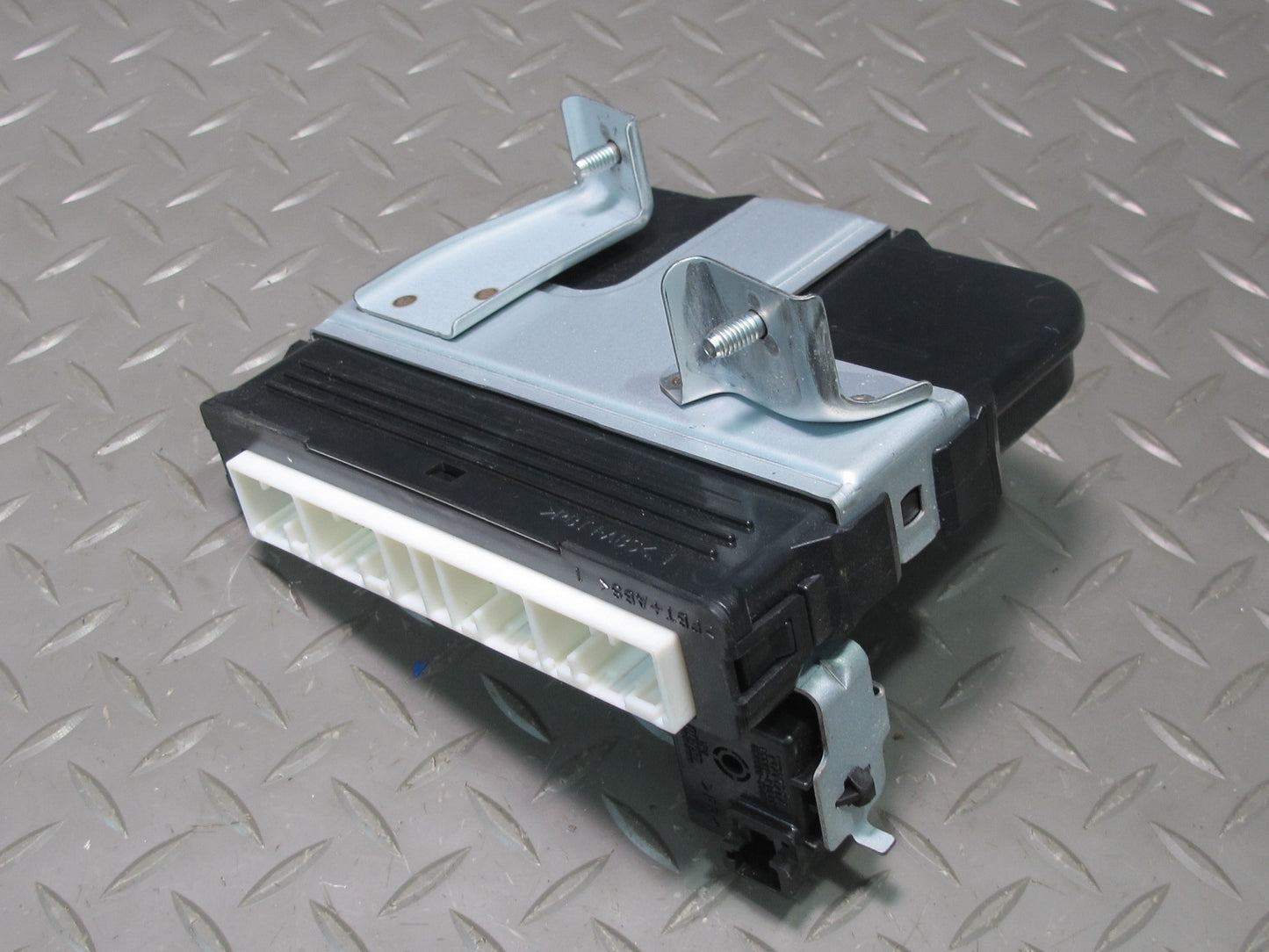 2005-2007 Lexus UZJ100L LX470 ABS VSC Traction Skid Stability Control Module