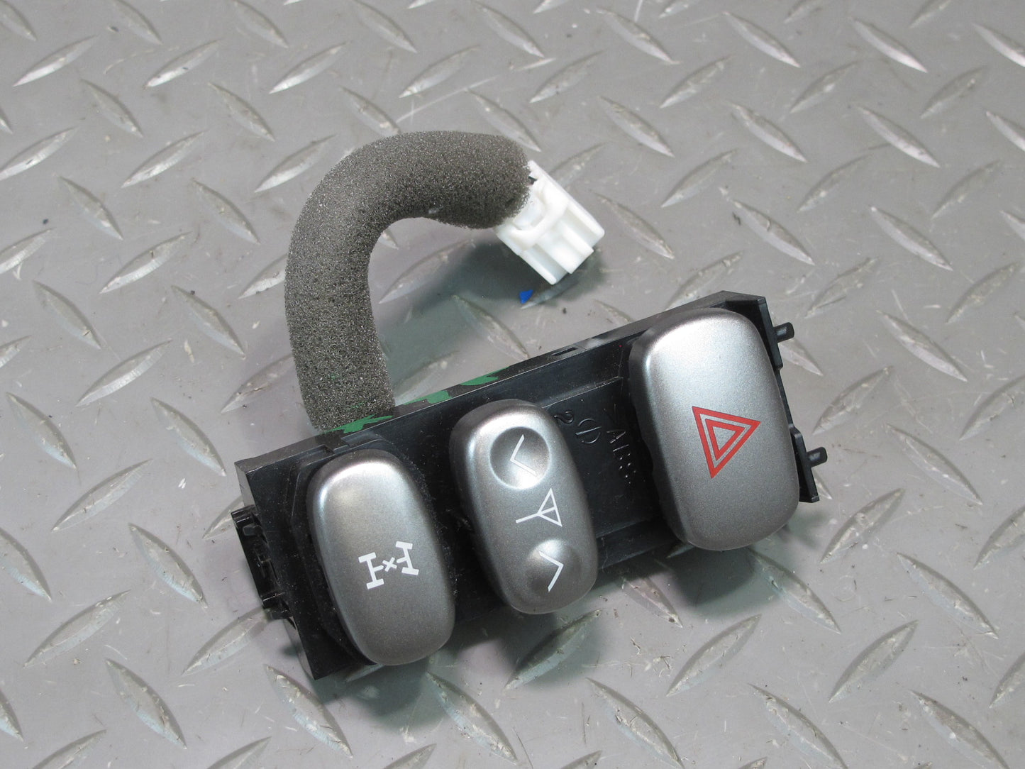 2003-2007 Lexus UZJ100L LX470 Differential Lock Hazard Control Switch