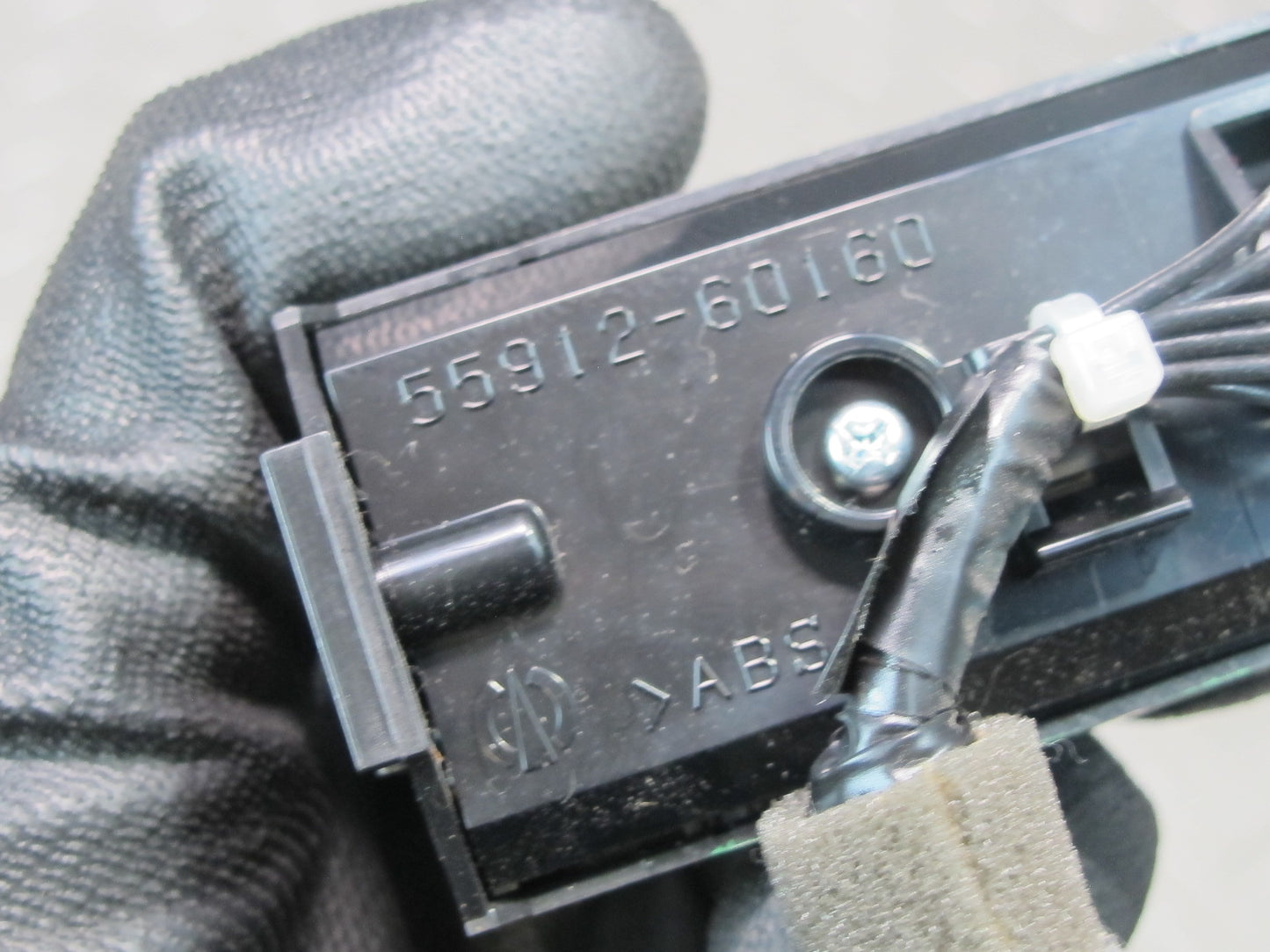 2003-2007 Lexus UZJ100L LX470 Differential Lock Hazard Control Switch