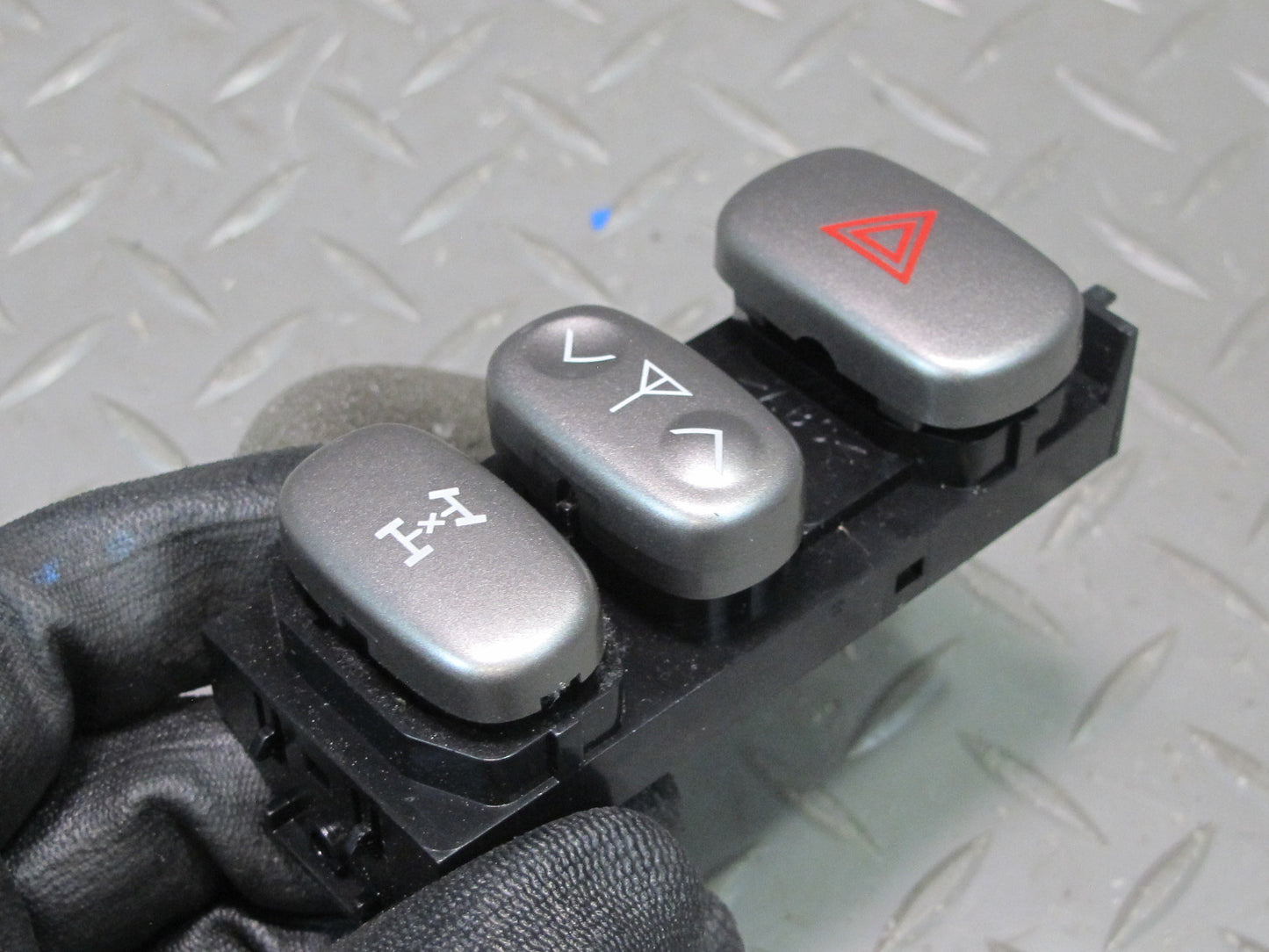 2003-2007 Lexus UZJ100L LX470 Differential Lock Hazard Control Switch