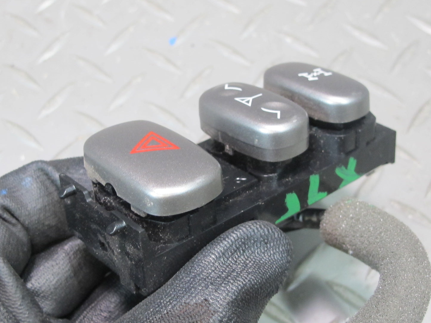 2003-2007 Lexus UZJ100L LX470 Differential Lock Hazard Control Switch