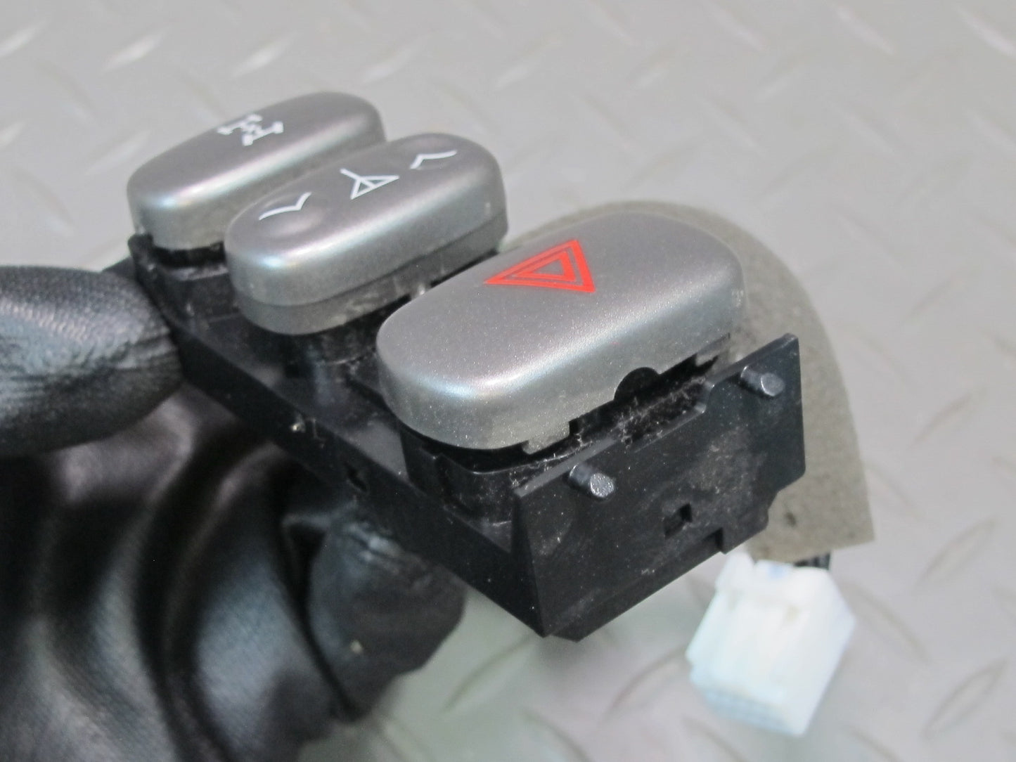 2003-2007 Lexus UZJ100L LX470 Differential Lock Hazard Control Switch