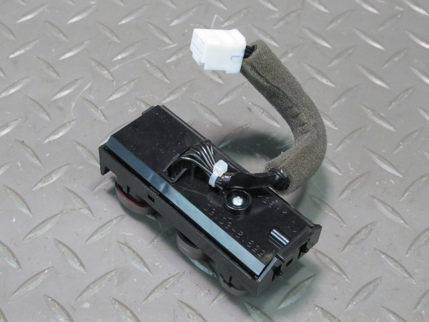 2003-2007 Lexus UZJ100L LX470 Differential Lock Hazard Control Switch