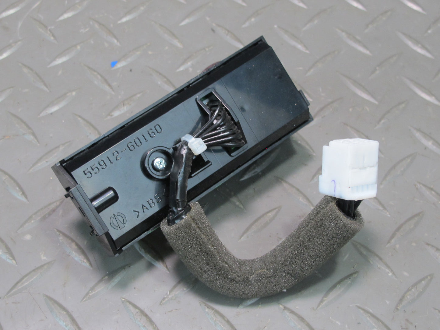 2003-2007 Lexus UZJ100L LX470 Differential Lock Hazard Control Switch