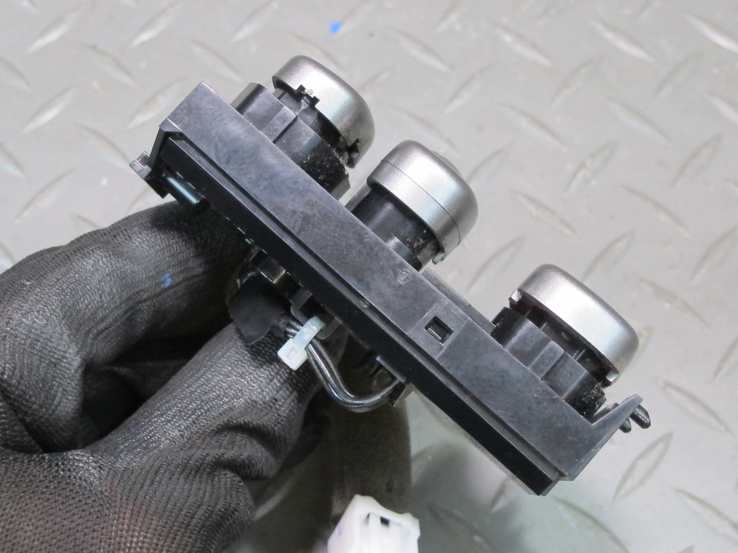 2003-2007 Lexus UZJ100L LX470 Differential Lock Hazard Control Switch