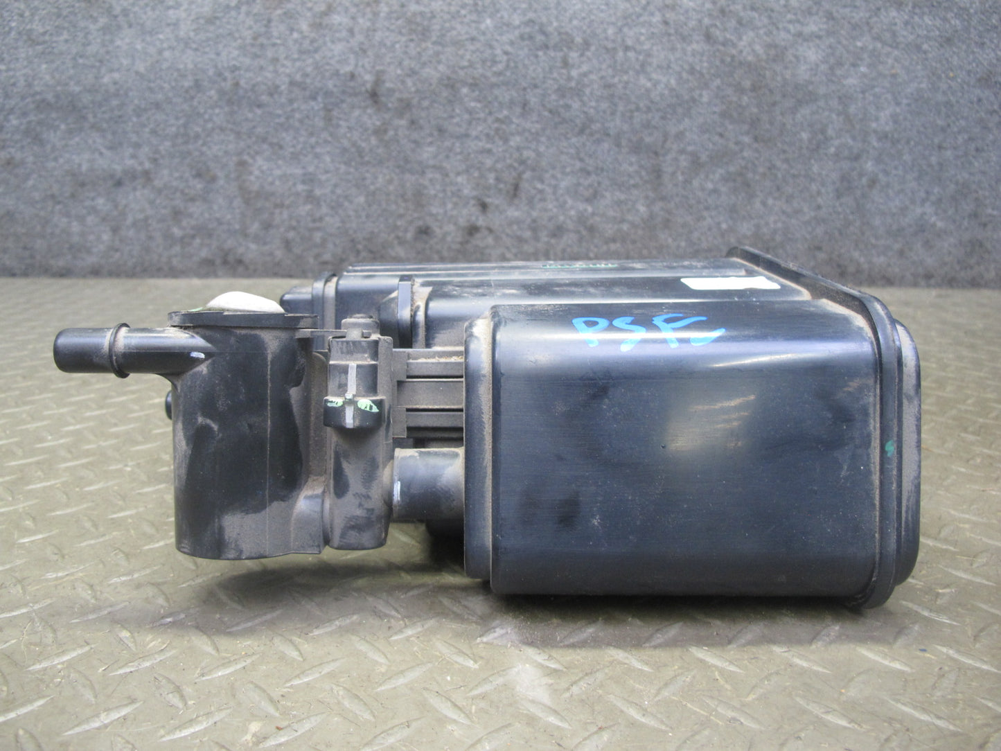 06-10 Pontiac Solstice Saturn SKY Fuel Evap Vapor Charcoal Canister w Valve OEM