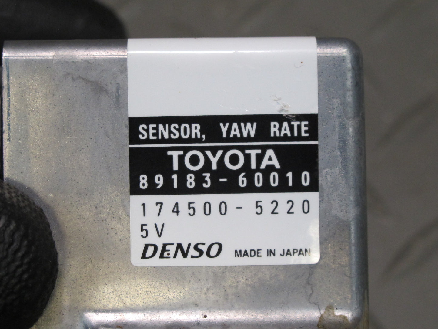 2003-2007 Lexus UZJ100L LX470 Stability YAW Rate Sensor Control Module Unit