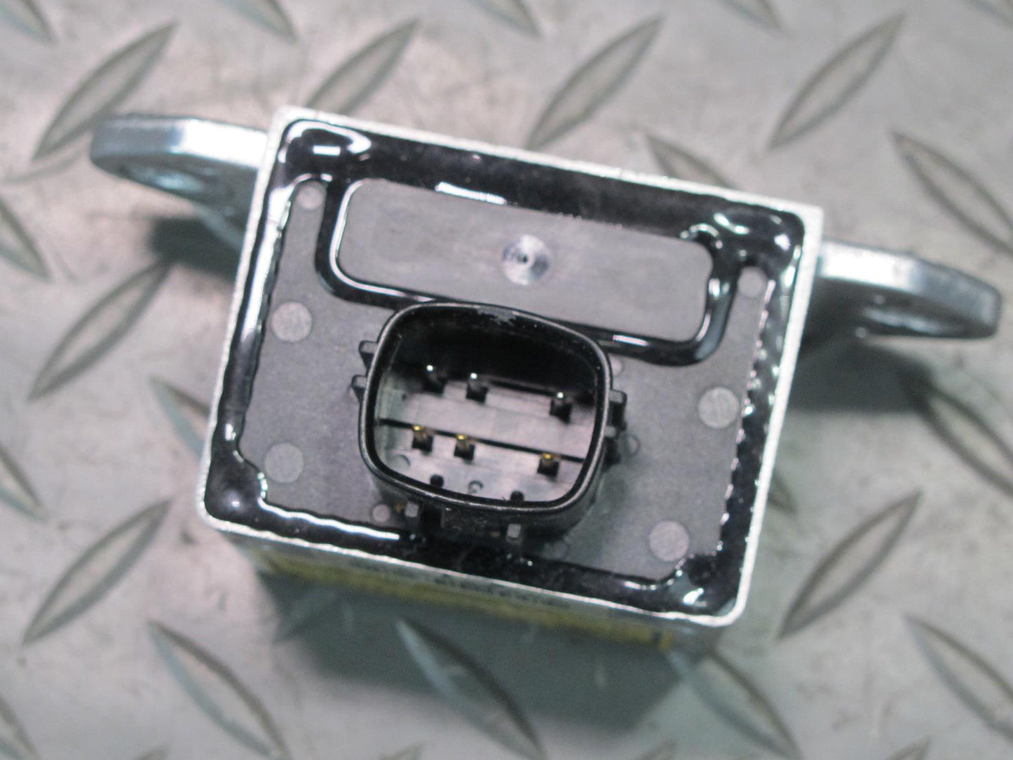 2003-2007 Lexus UZJ100L LX470 Stability YAW Rate Sensor Control Module Unit