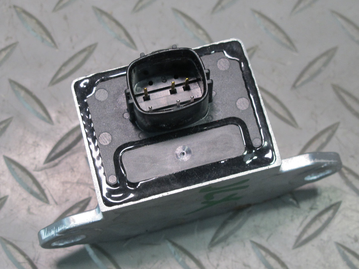 2003-2007 Lexus UZJ100L LX470 Stability YAW Rate Sensor Control Module Unit