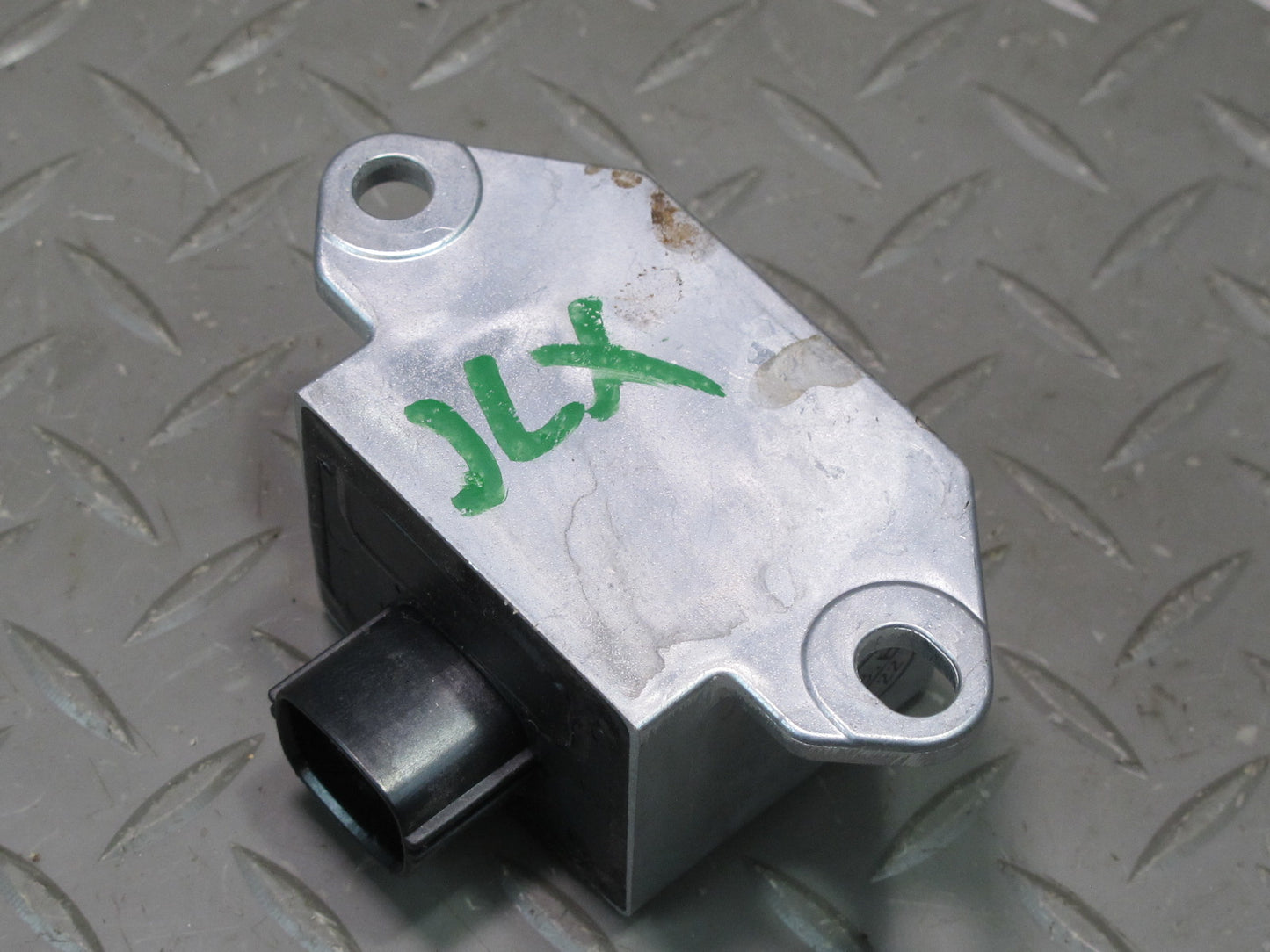 2003-2007 Lexus UZJ100L LX470 Stability YAW Rate Sensor Control Module Unit