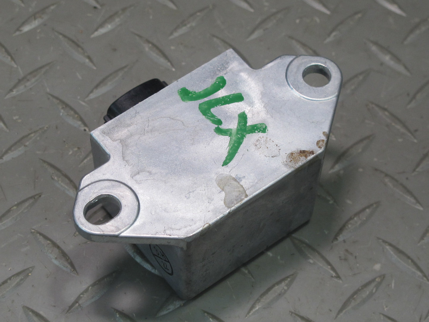 2003-2007 Lexus UZJ100L LX470 Stability YAW Rate Sensor Control Module Unit