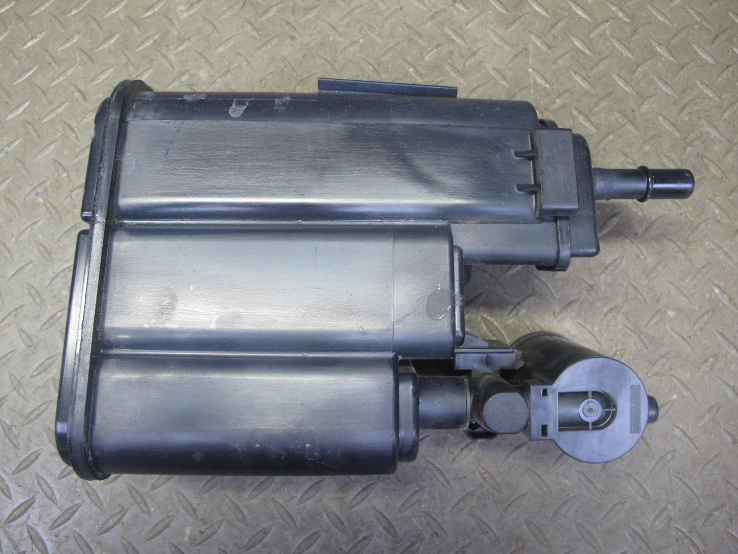 06-10 Pontiac Solstice Saturn SKY Fuel Evap Vapor Charcoal Canister w Valve OEM