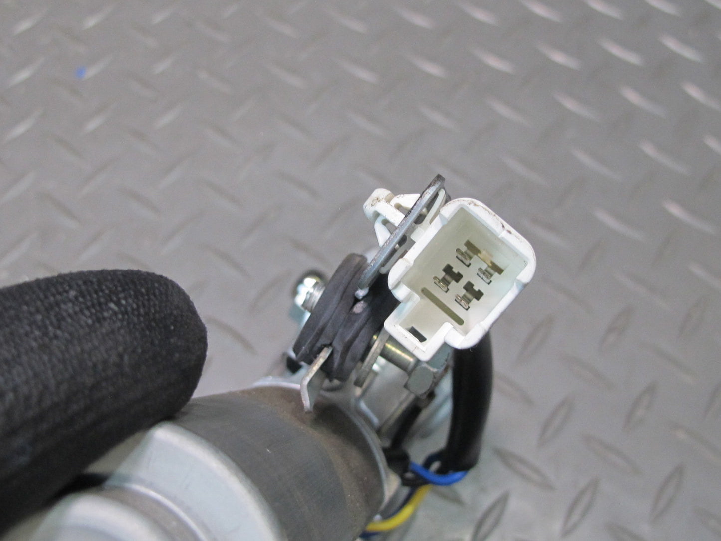 1998-2007 Lexus J100 LX470 Rear Windshield Wiper Motor 85080-60170