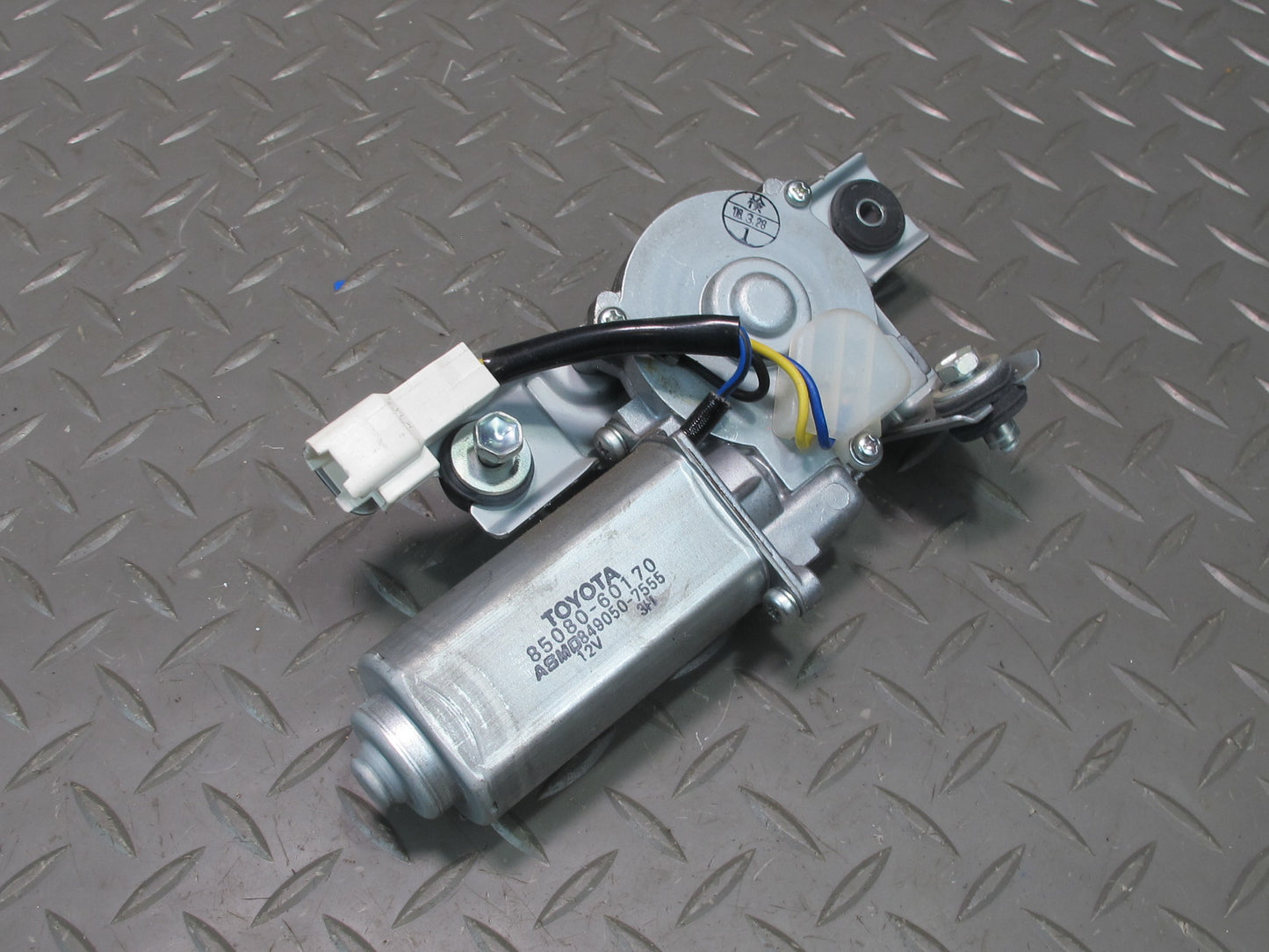 1998-2007 Lexus J100 LX470 Rear Windshield Wiper Motor 85080-60170