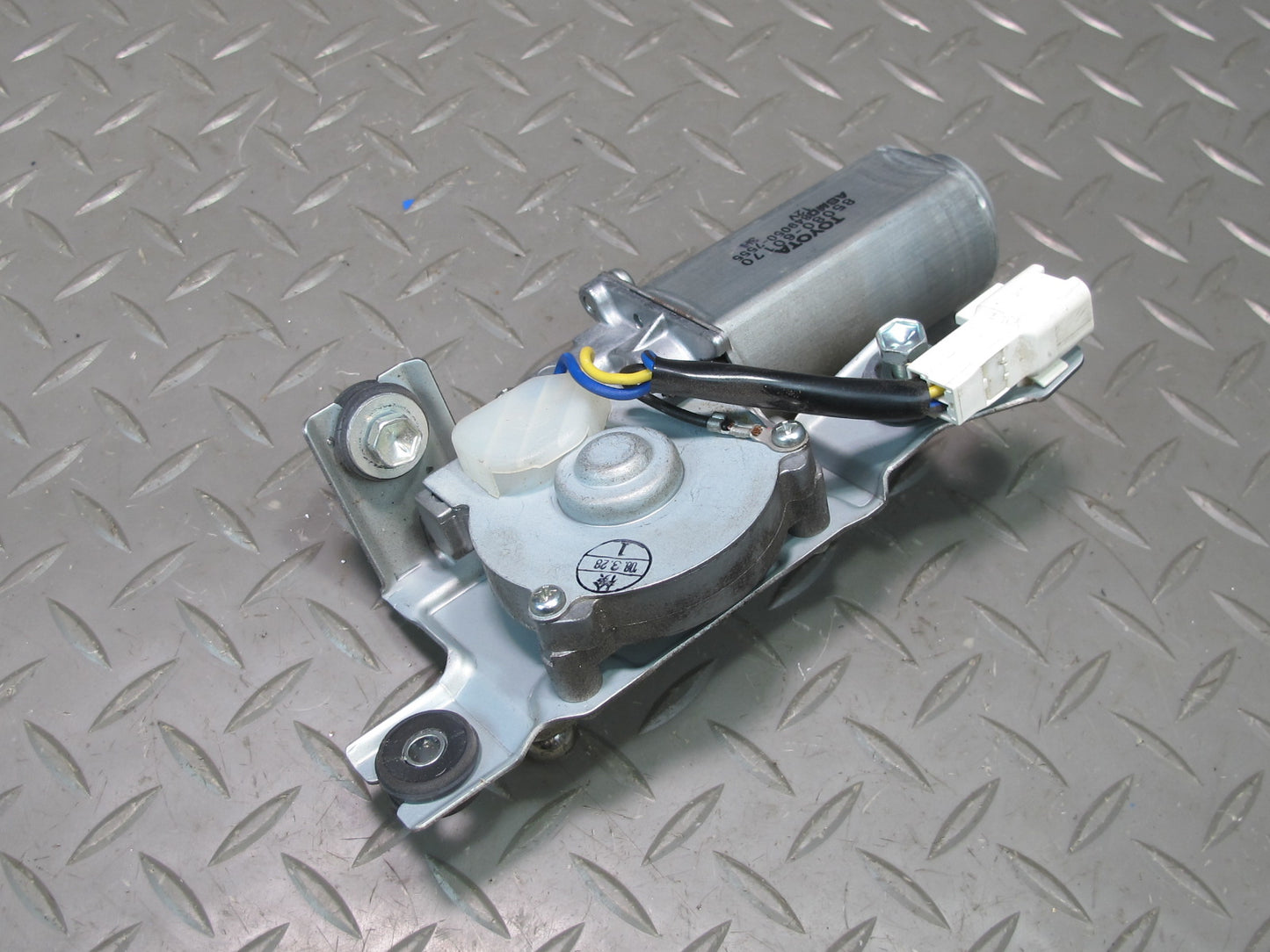 1998-2007 Lexus J100 LX470 Rear Windshield Wiper Motor 85080-60170