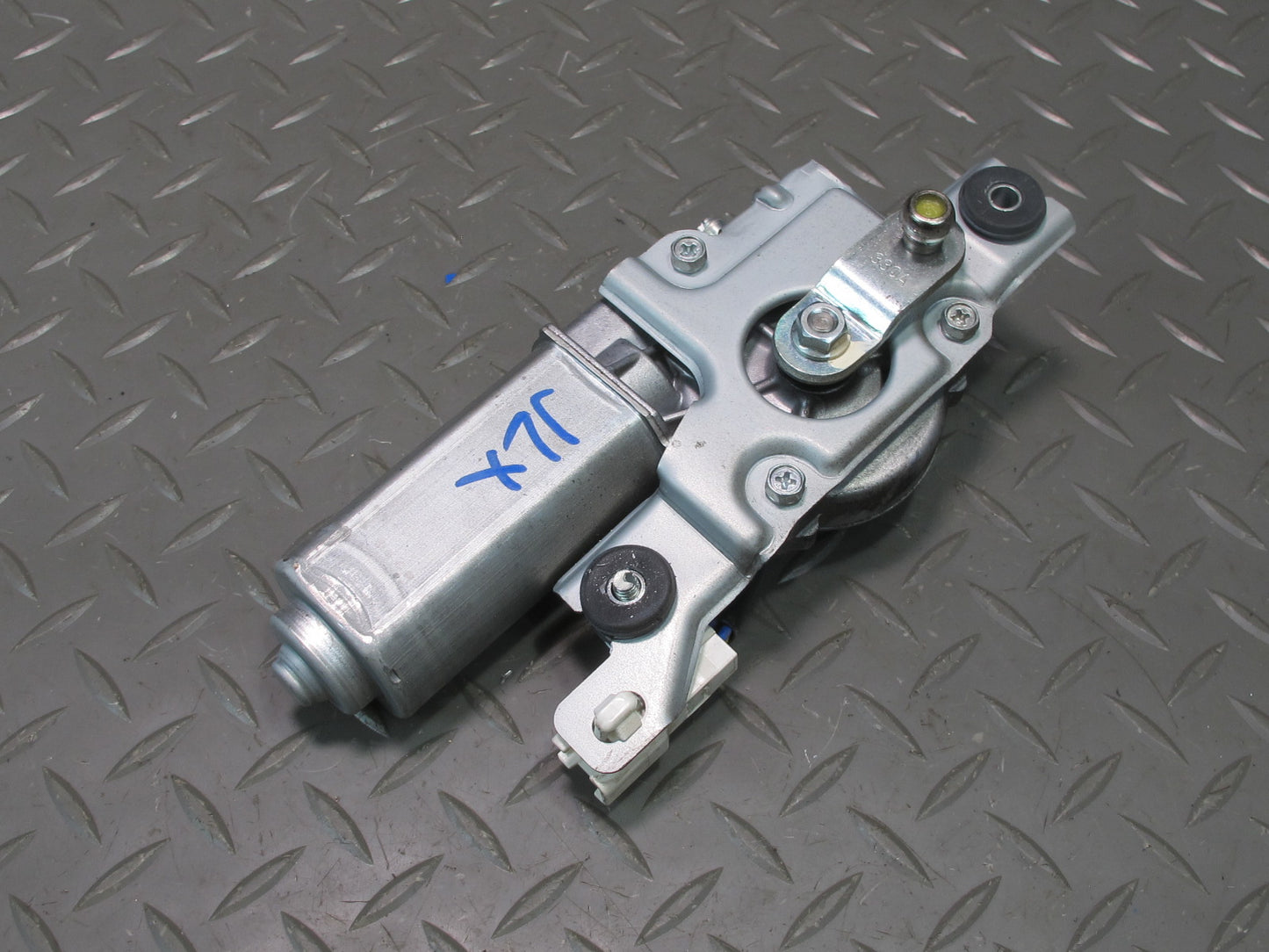 1998-2007 Lexus J100 LX470 Rear Windshield Wiper Motor 85080-60170