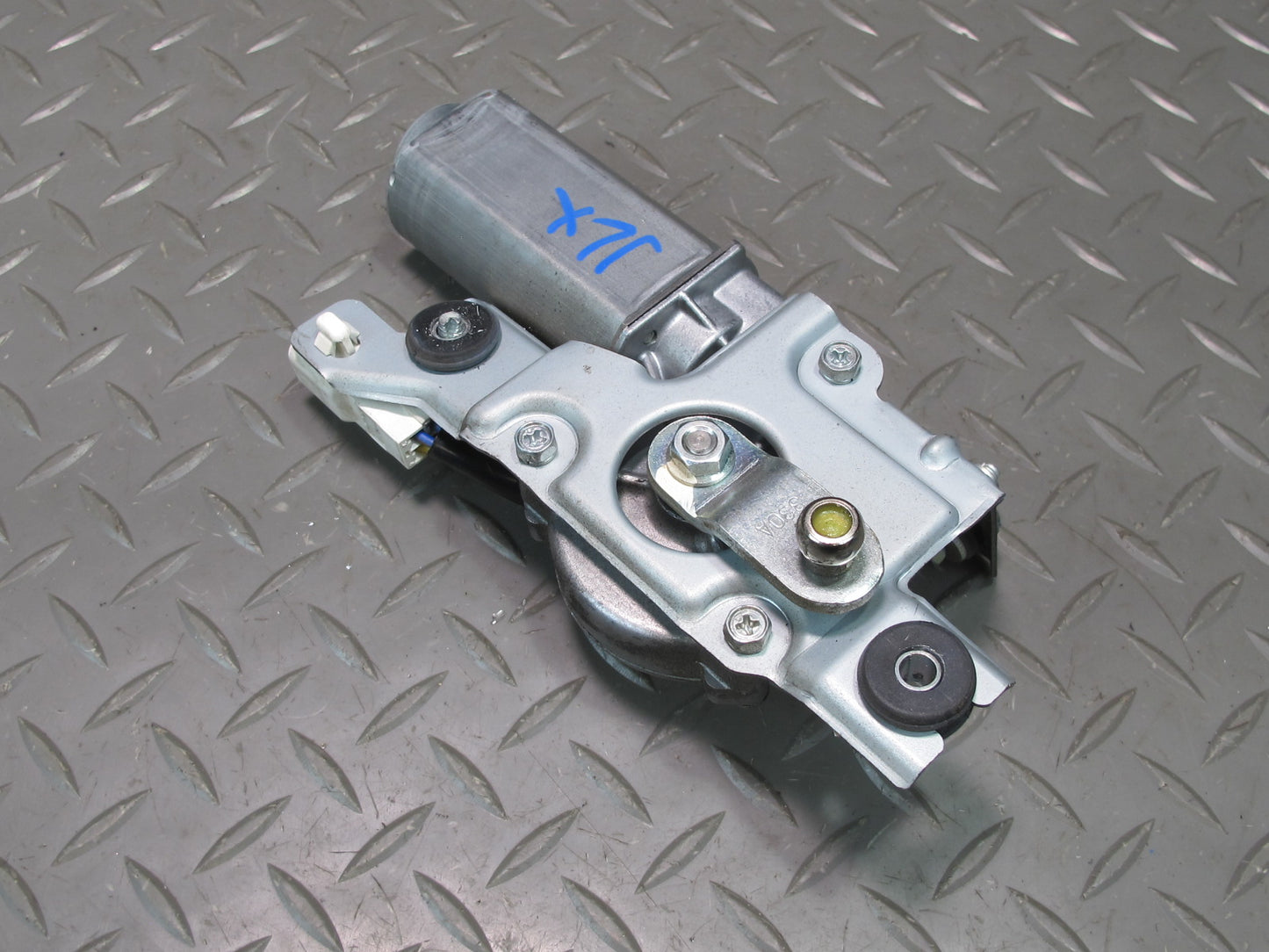 1998-2007 Lexus J100 LX470 Rear Windshield Wiper Motor 85080-60170