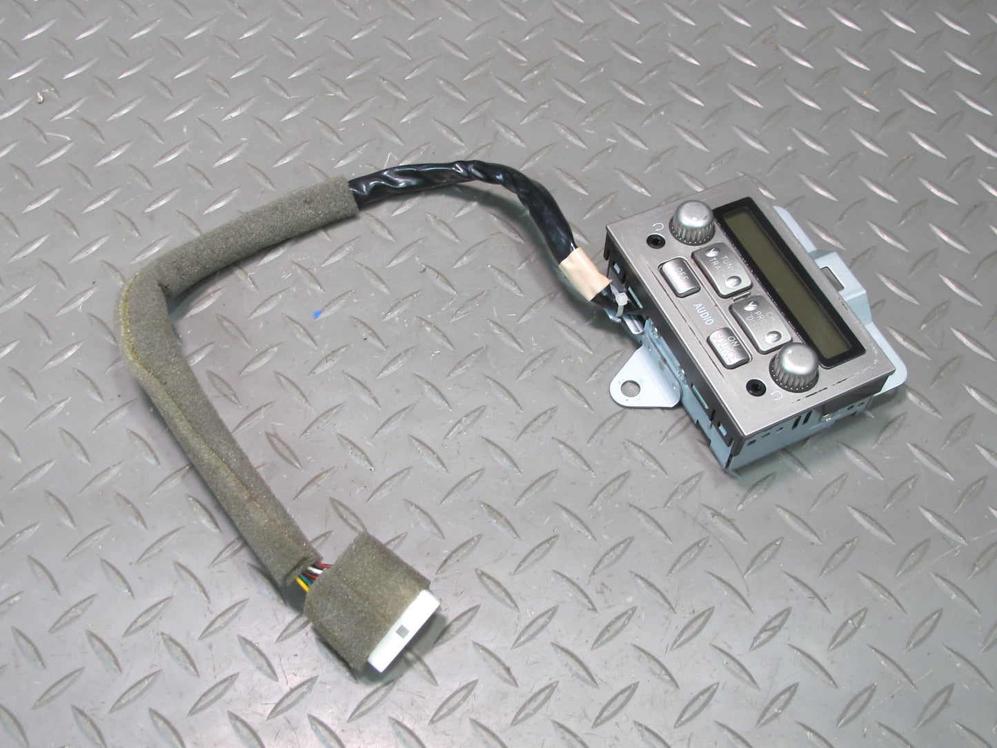 2005-2007 Lexus UZJ100L LX470 Rear Center Console Audio Stereo Controller