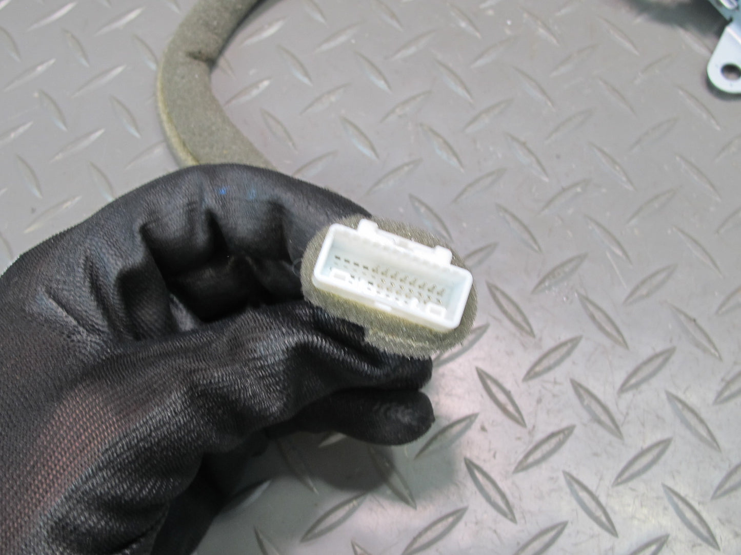 2005-2007 Lexus UZJ100L LX470 Rear Center Console Audio Stereo Controller