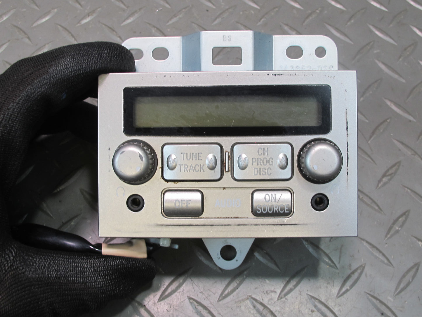 2005-2007 Lexus UZJ100L LX470 Rear Center Console Audio Stereo Controller