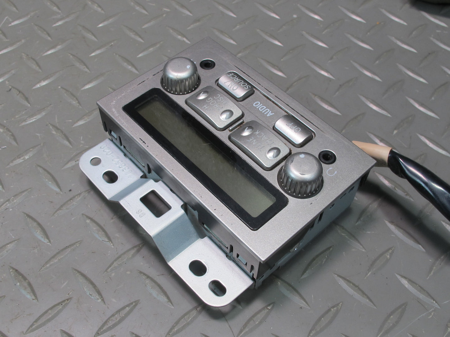 2005-2007 Lexus UZJ100L LX470 Rear Center Console Audio Stereo Controller