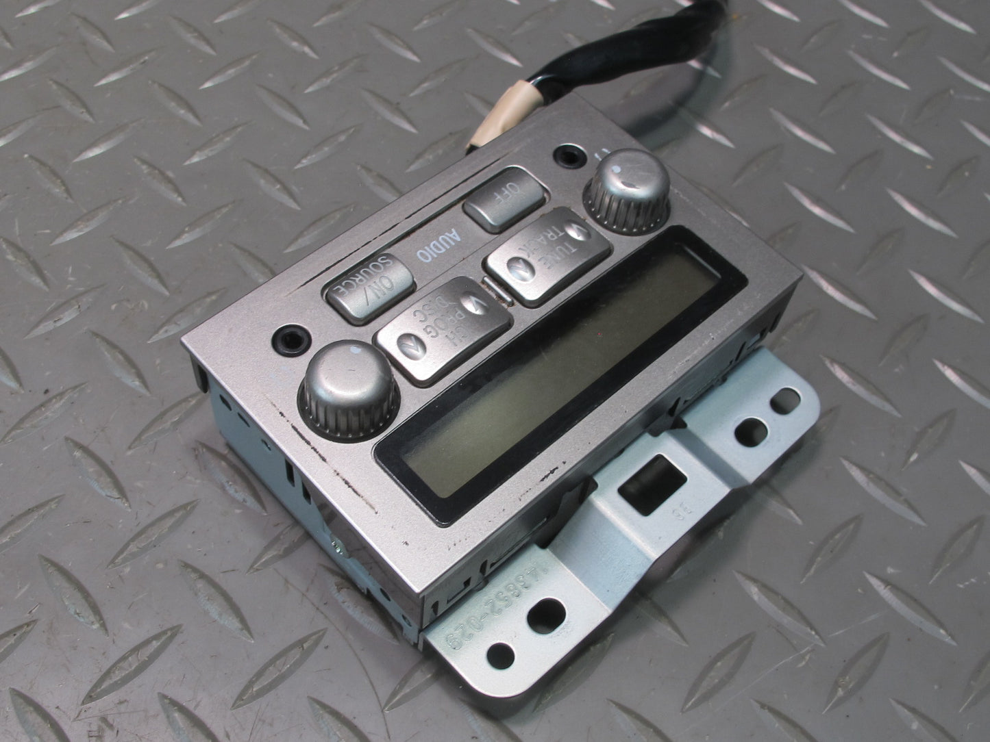 2005-2007 Lexus UZJ100L LX470 Rear Center Console Audio Stereo Controller