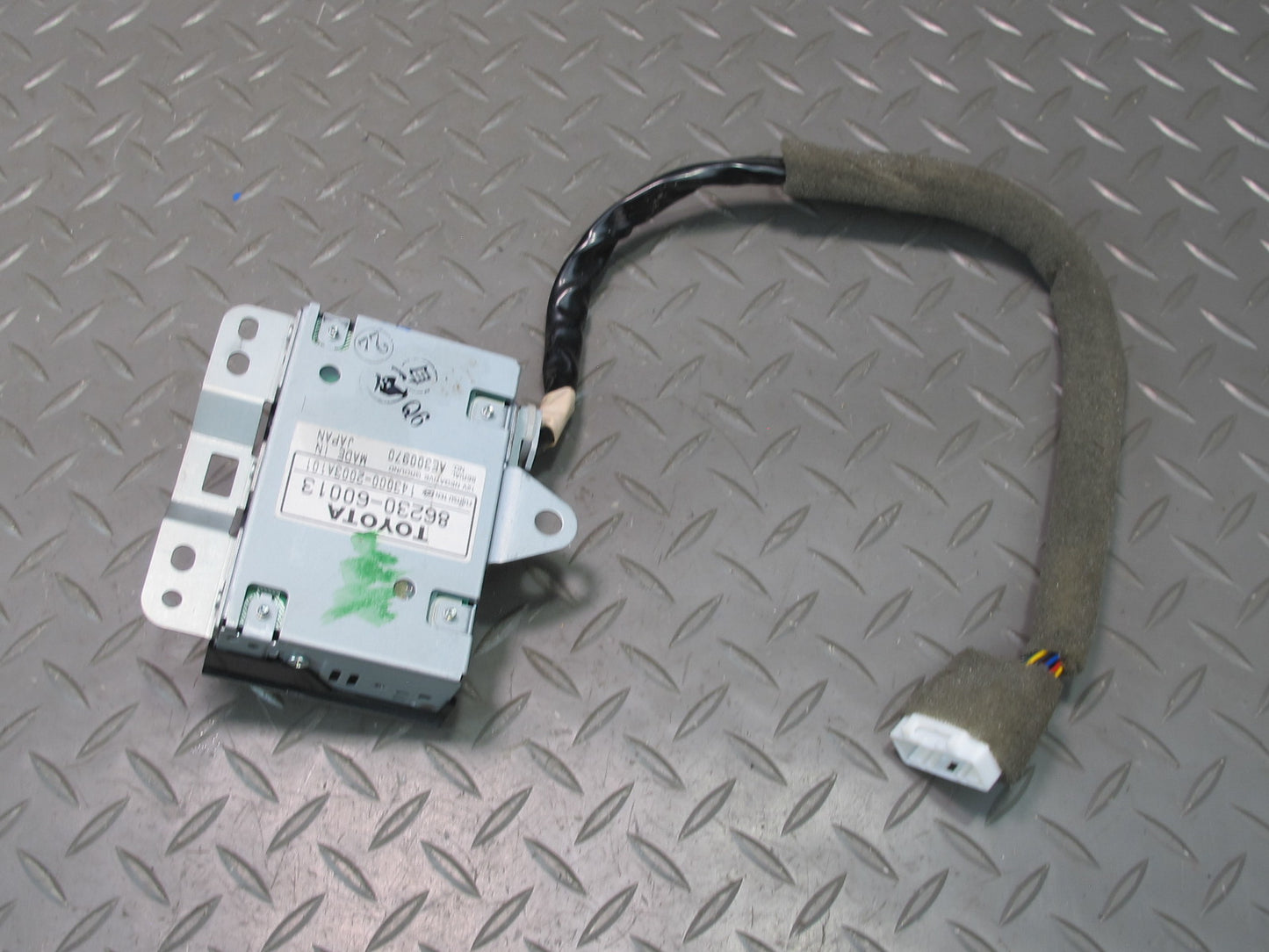 2005-2007 Lexus UZJ100L LX470 Rear Center Console Audio Stereo Controller