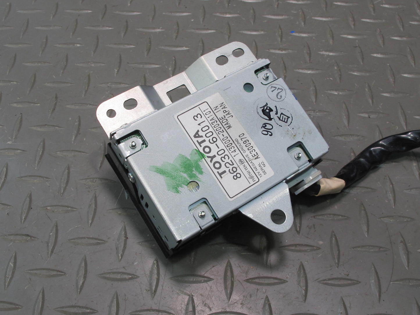 2005-2007 Lexus UZJ100L LX470 Rear Center Console Audio Stereo Controller