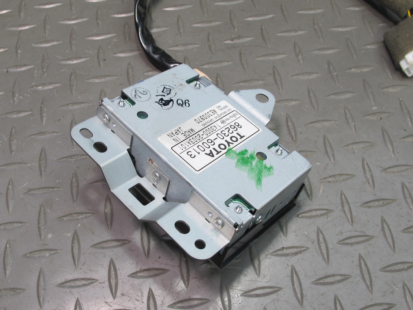 2005-2007 Lexus UZJ100L LX470 Rear Center Console Audio Stereo Controller