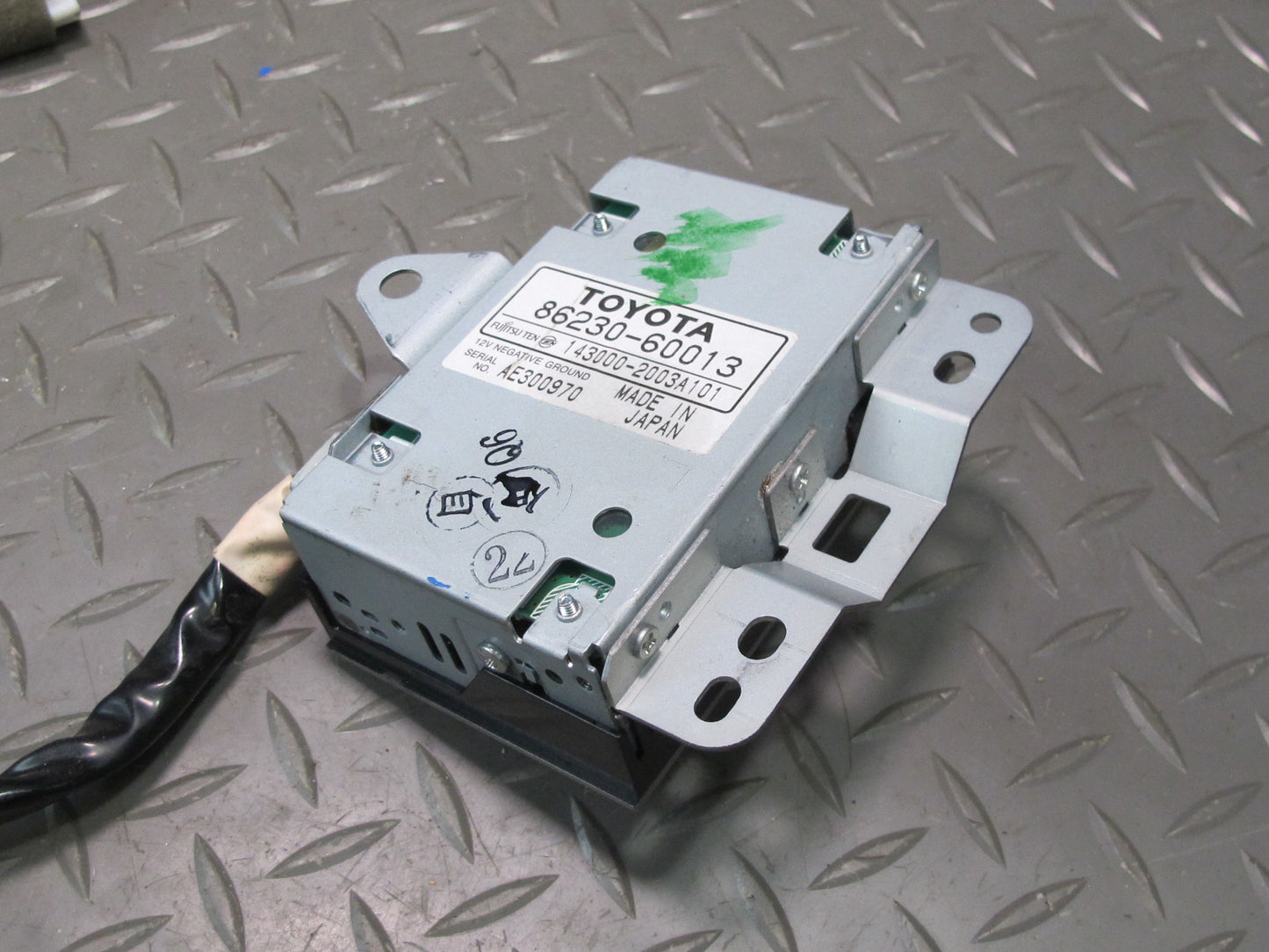 2005-2007 Lexus UZJ100L LX470 Rear Center Console Audio Stereo Controller