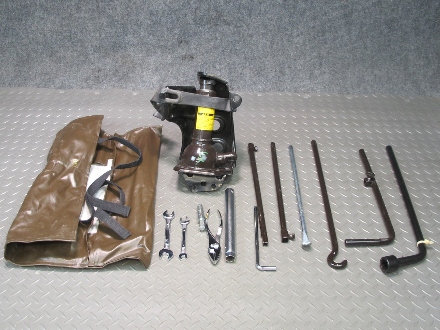 1998-2007 Lexus J100 LX470 Emergency Spare Wheel Tire Jack W/ Bracket & Tool KIT