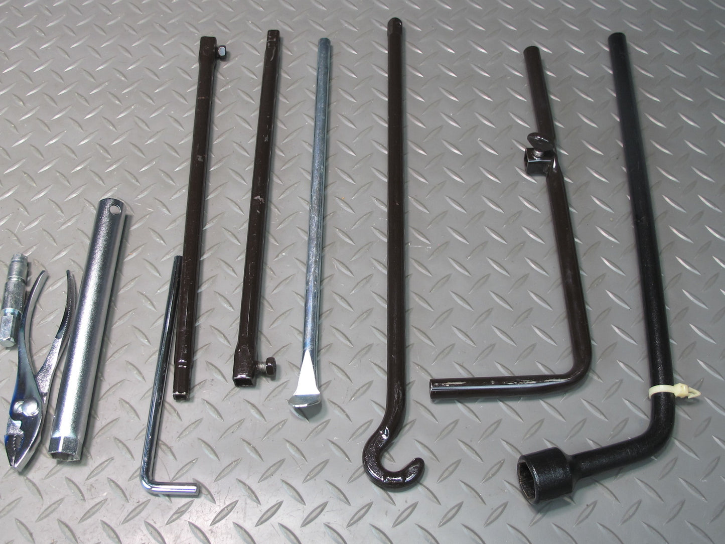 1998-2007 Lexus J100 LX470 Emergency Spare Wheel Tire Jack W/ Bracket & Tool KIT