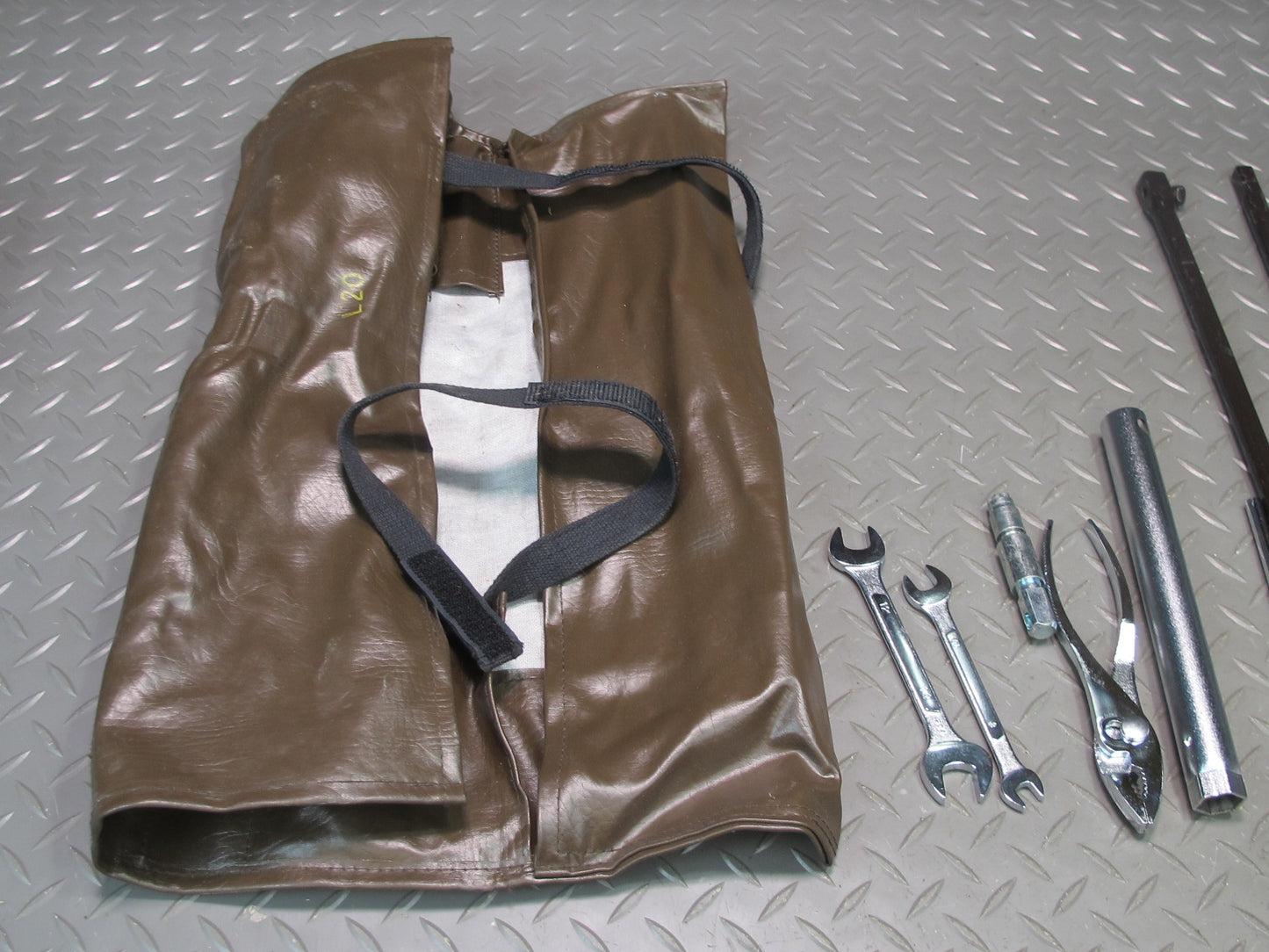 1998-2007 Lexus J100 LX470 Emergency Spare Wheel Tire Jack W/ Bracket & Tool KIT