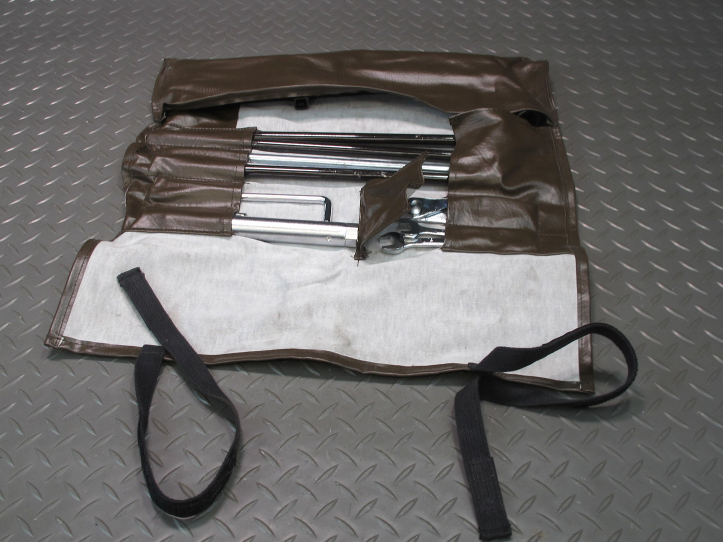 1998-2007 Lexus J100 LX470 Emergency Spare Wheel Tire Jack W/ Bracket & Tool KIT