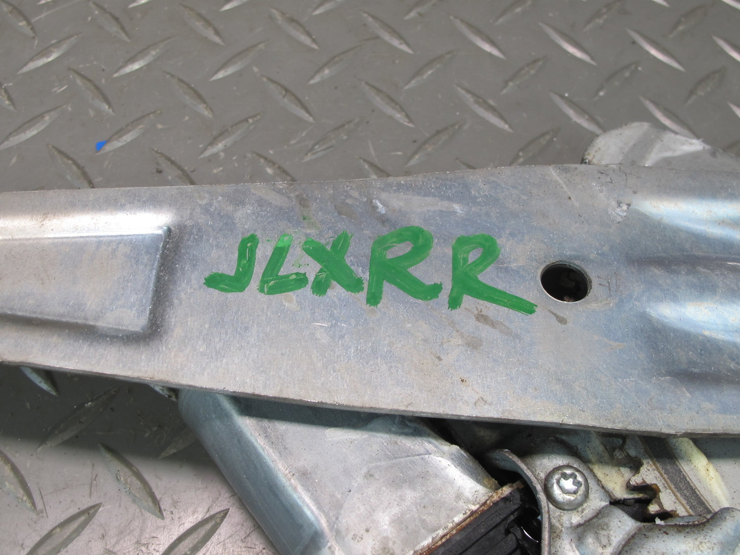 1998-2007 Lexus UZJ100L LX470 Rear Right Door Window Regulator w Motor