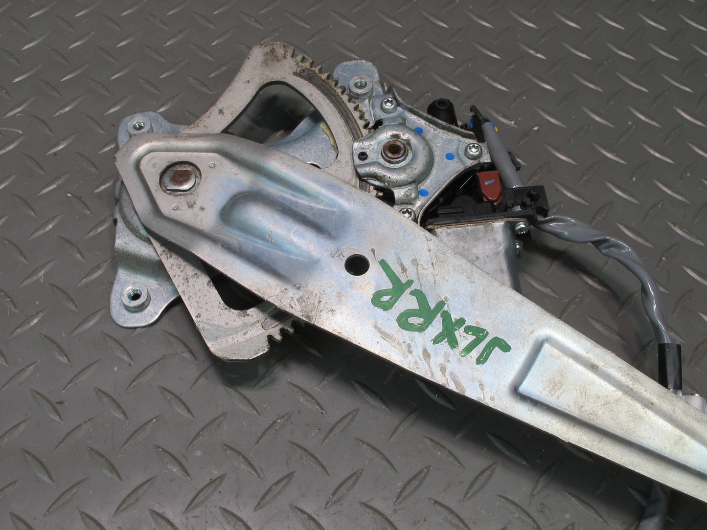 1998-2007 Lexus UZJ100L LX470 Rear Right Door Window Regulator w Motor