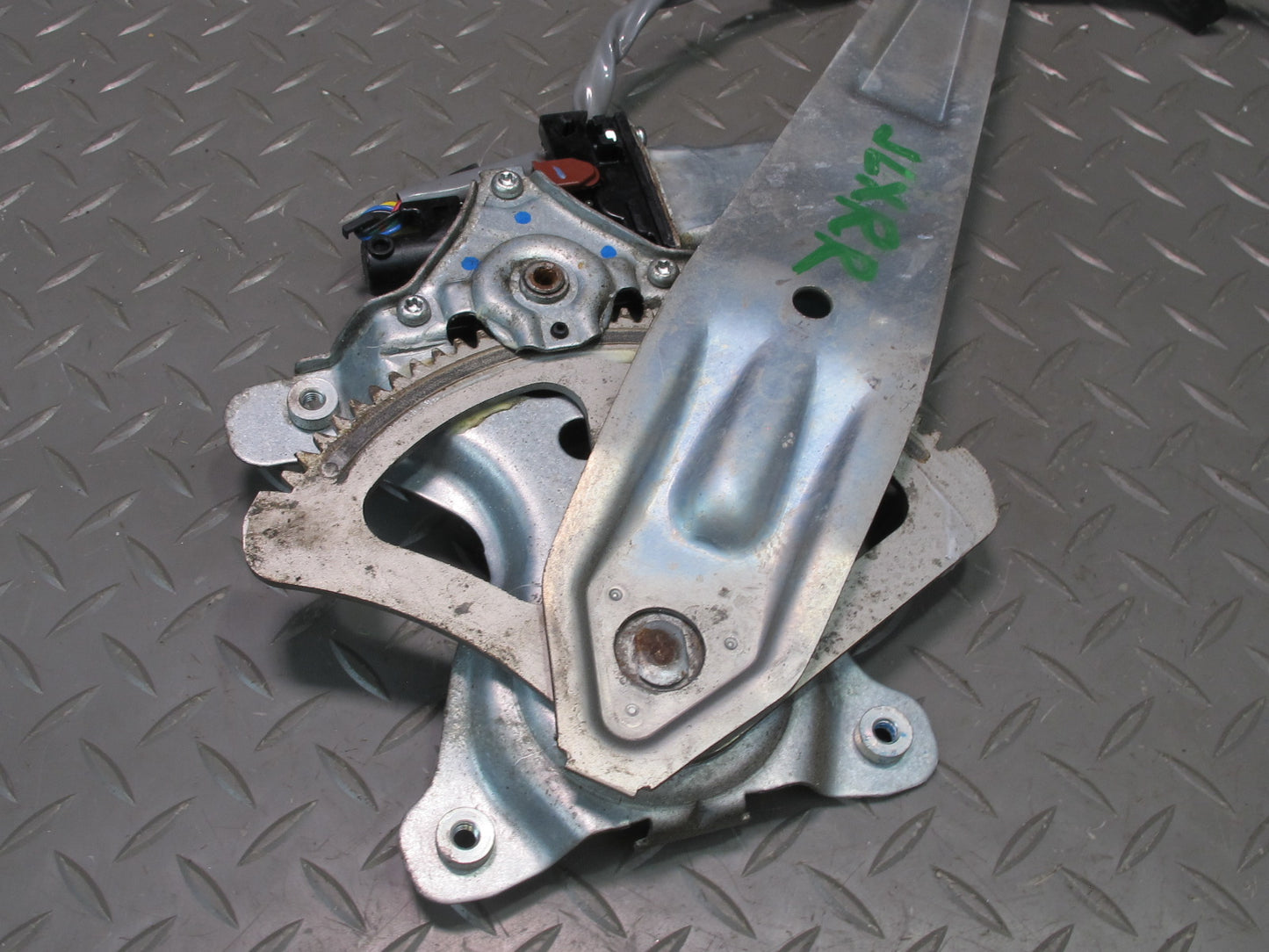 1998-2007 Lexus UZJ100L LX470 Rear Right Door Window Regulator w Motor