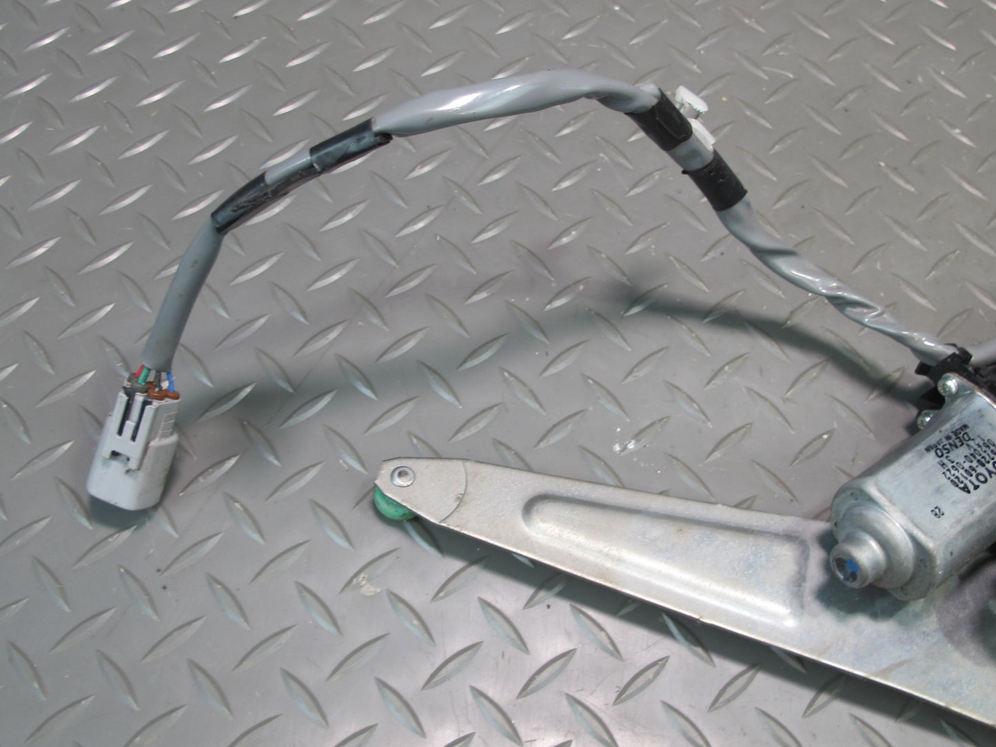 1998-2007 Lexus UZJ100L LX470 Rear Right Door Window Regulator w Motor