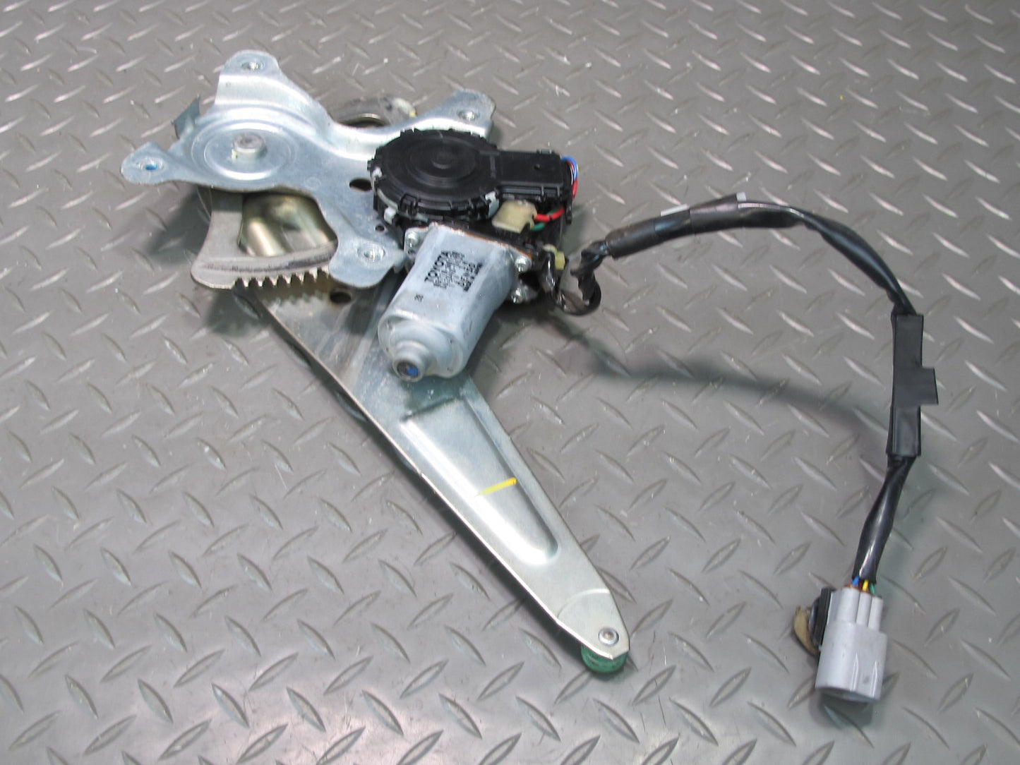 1998-2007 Lexus UZJ100L LX470 Rear Left Door Window Regulator w Motor